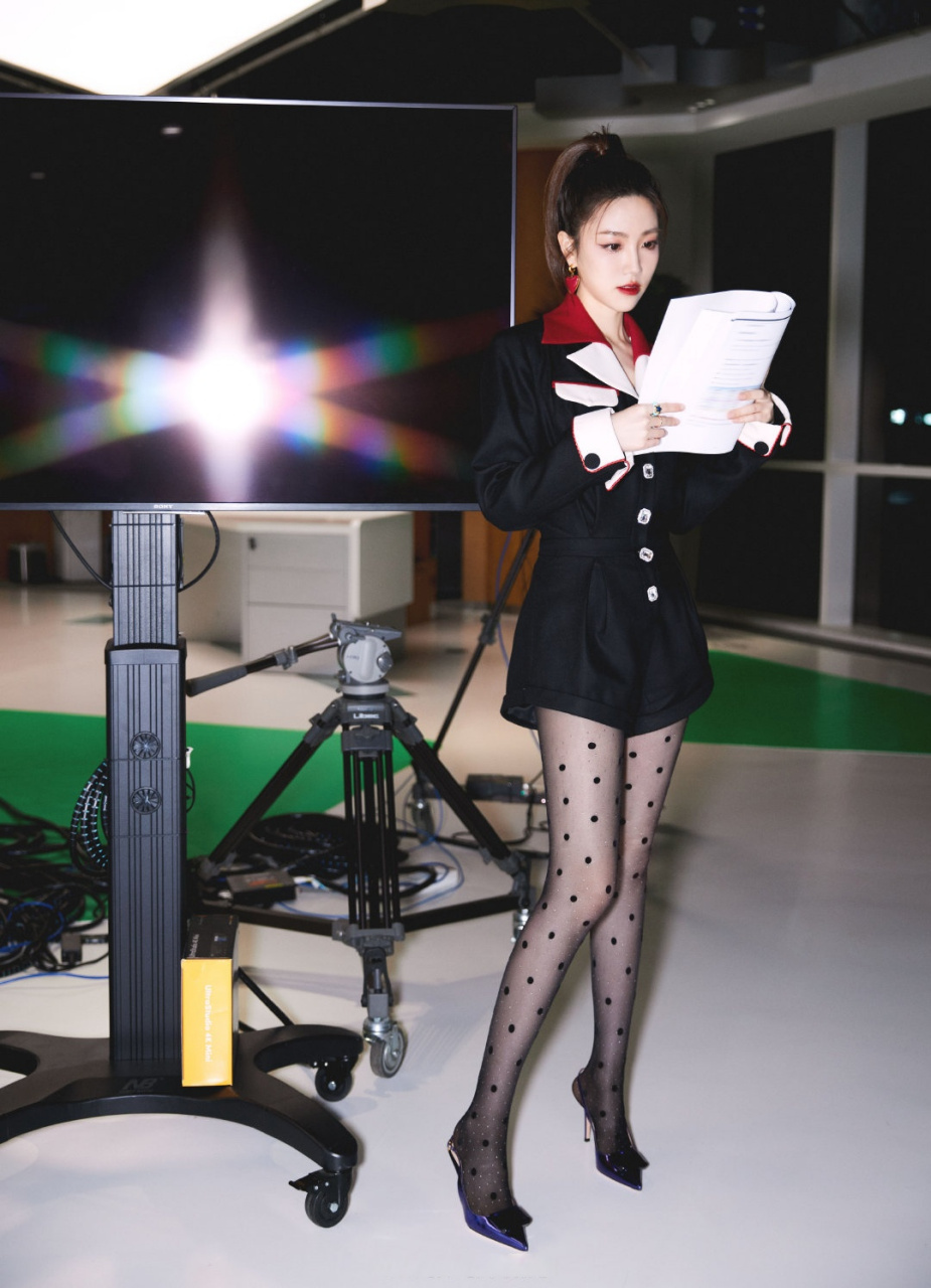 江苏卫视美女主持人 张纯烨