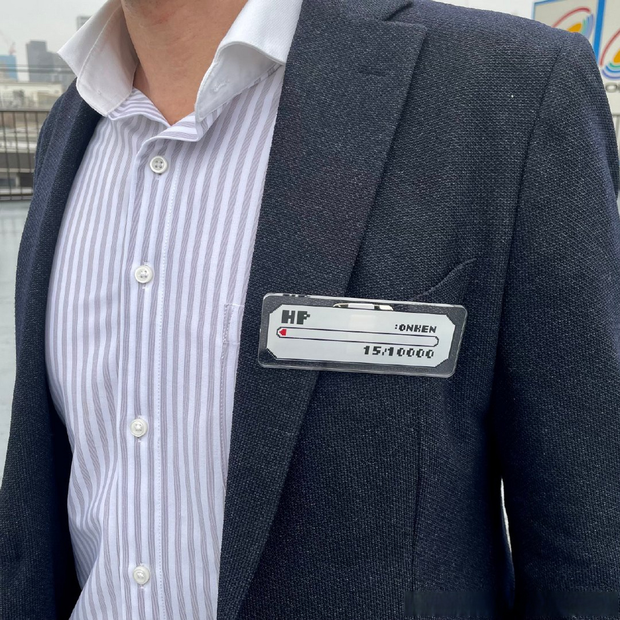 日本ケンさん公司推出了hp血条工牌,员工可以按照自己的工作状态佩戴