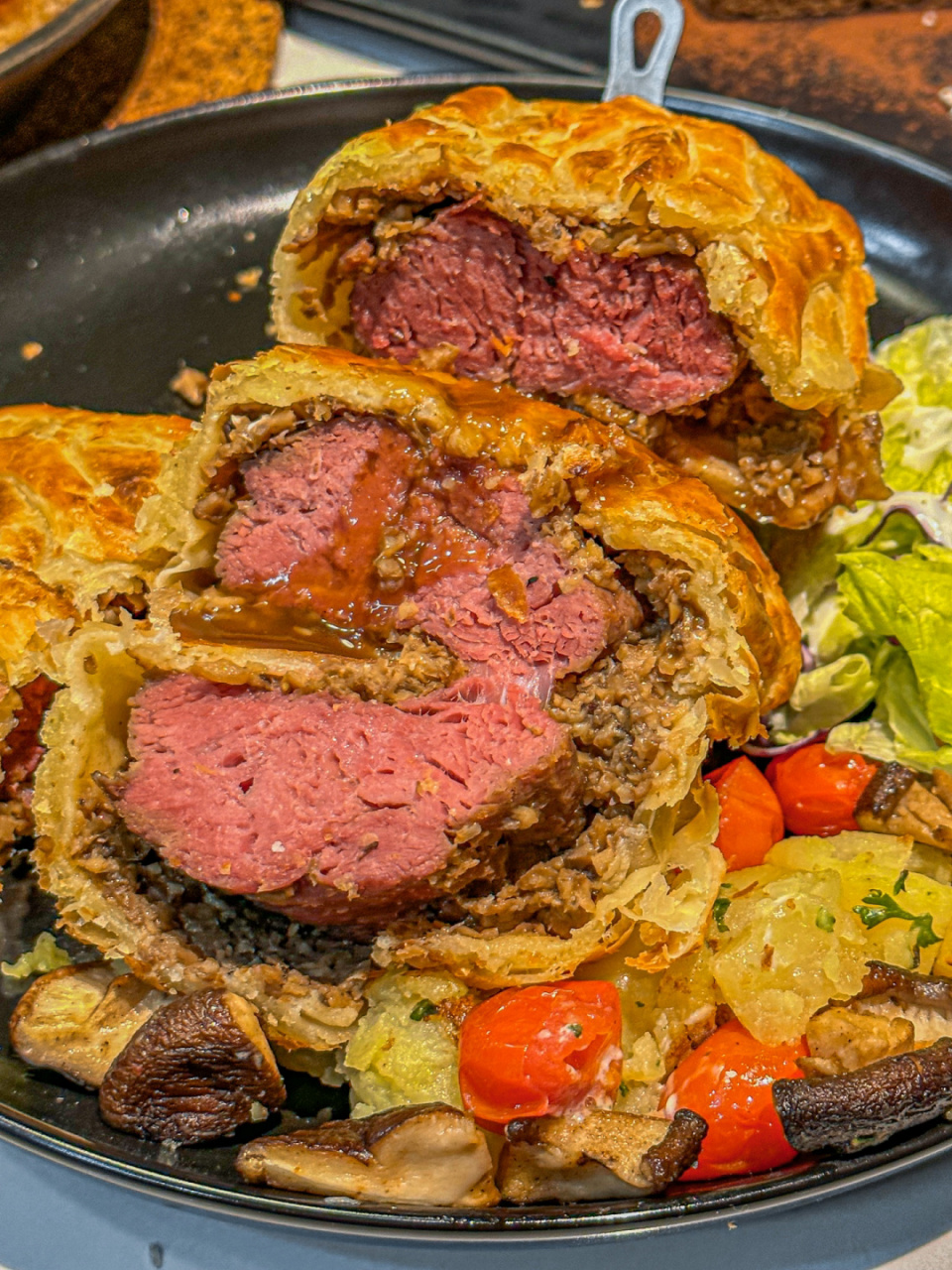 你敢信,一份惠灵顿牛排才100出头, 不愧是童年偶像品牌,现在也诚不