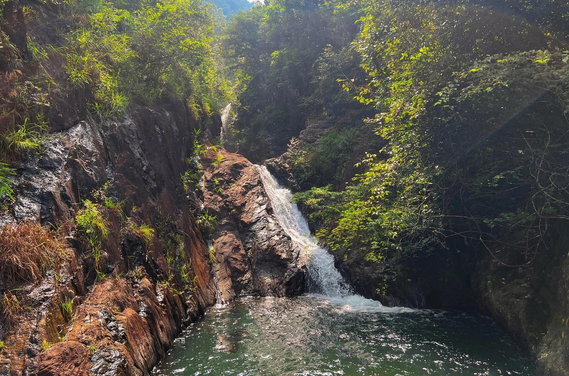 导航:东莞市银瓶山森林公园谢岗景区停车场 海拔89