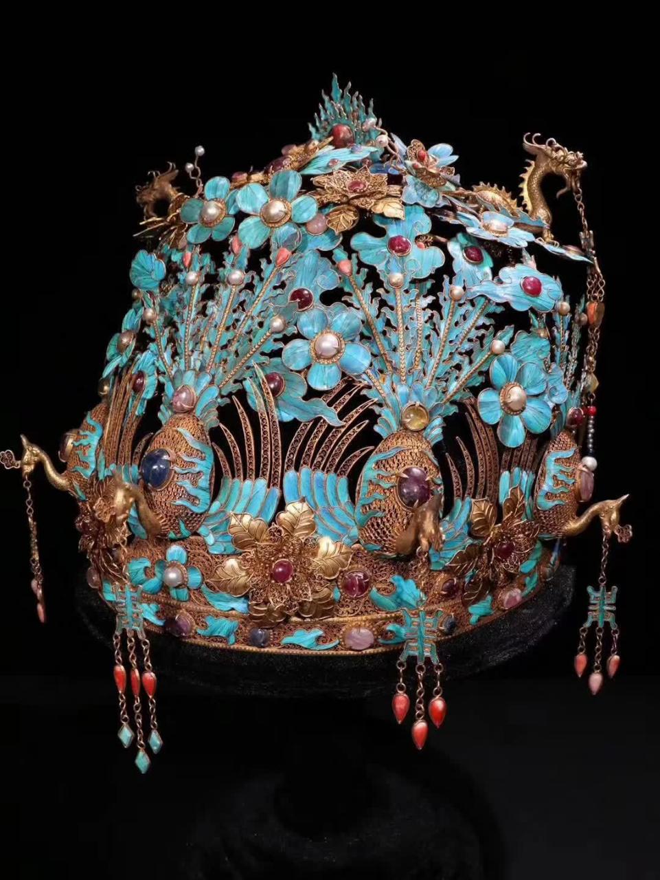 明代银鎏金点翠凤冠,以其独特的魅力与卓越的品质,成为了中国古代宫廷