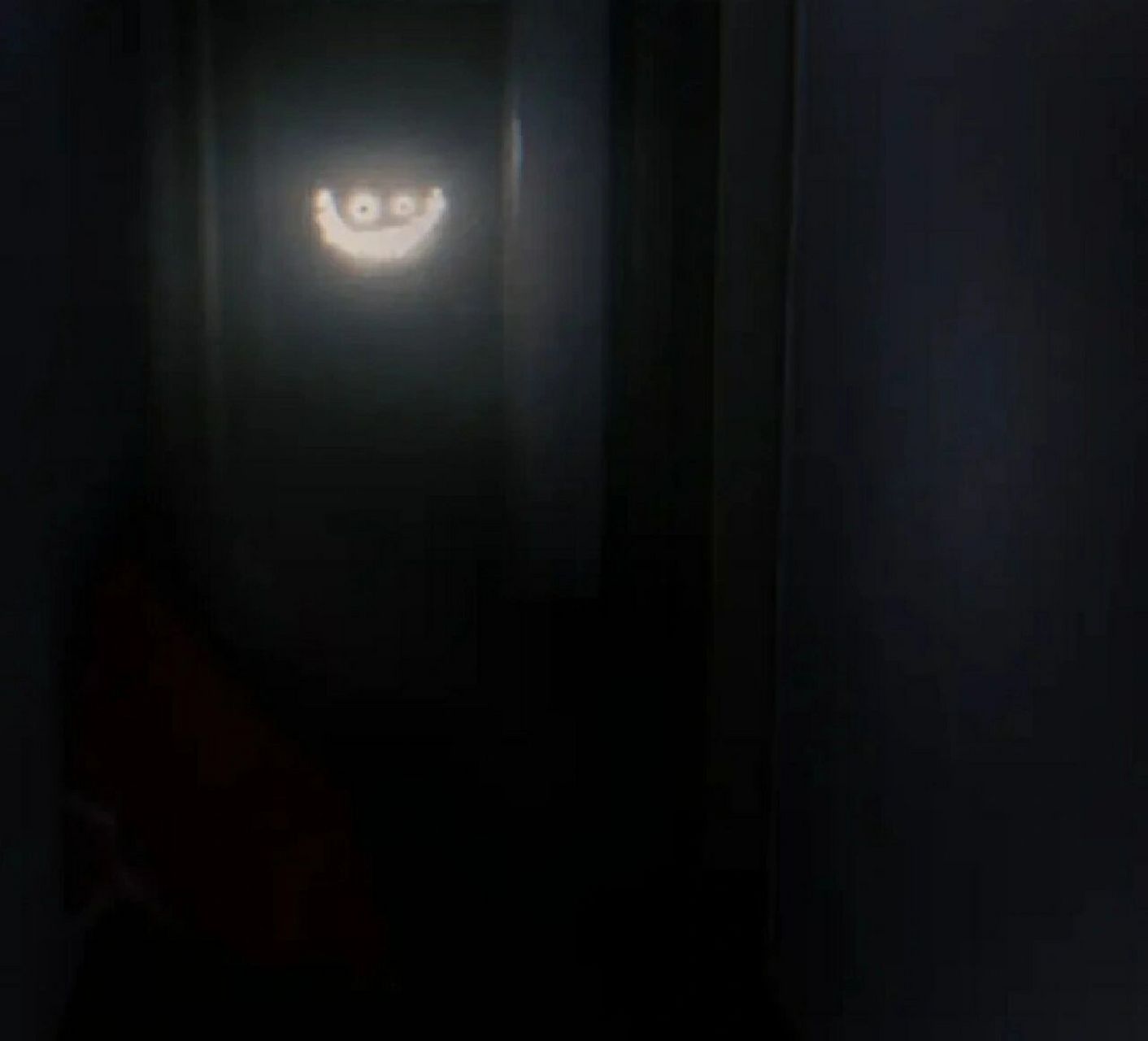 「backrooms」entity 3 - "笑魇" 实体编号: 3 栖息地 - 大部分层级