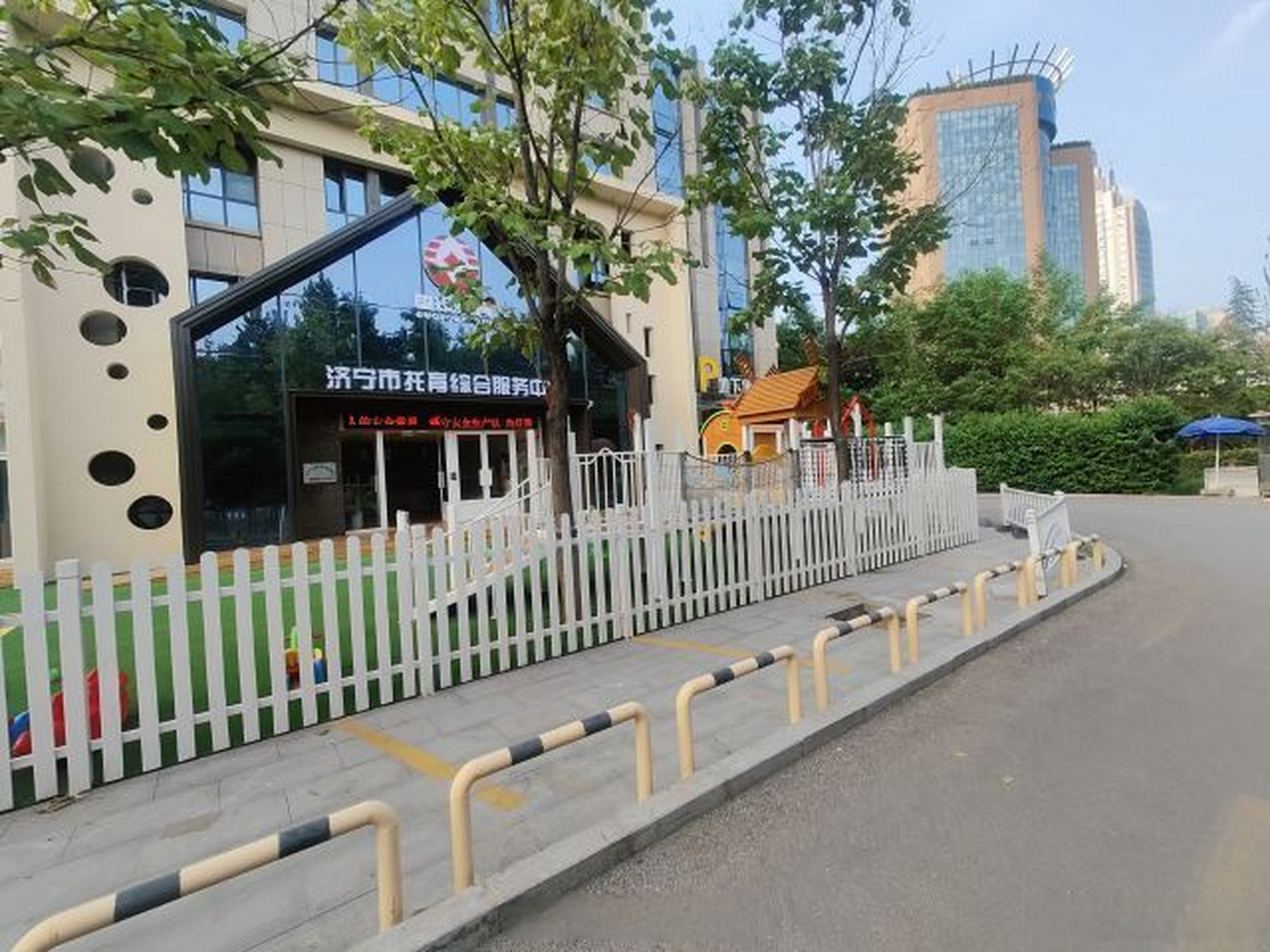 【#济宁# 阳光盛景园小区南门公摊规划被占用,官方回应】
