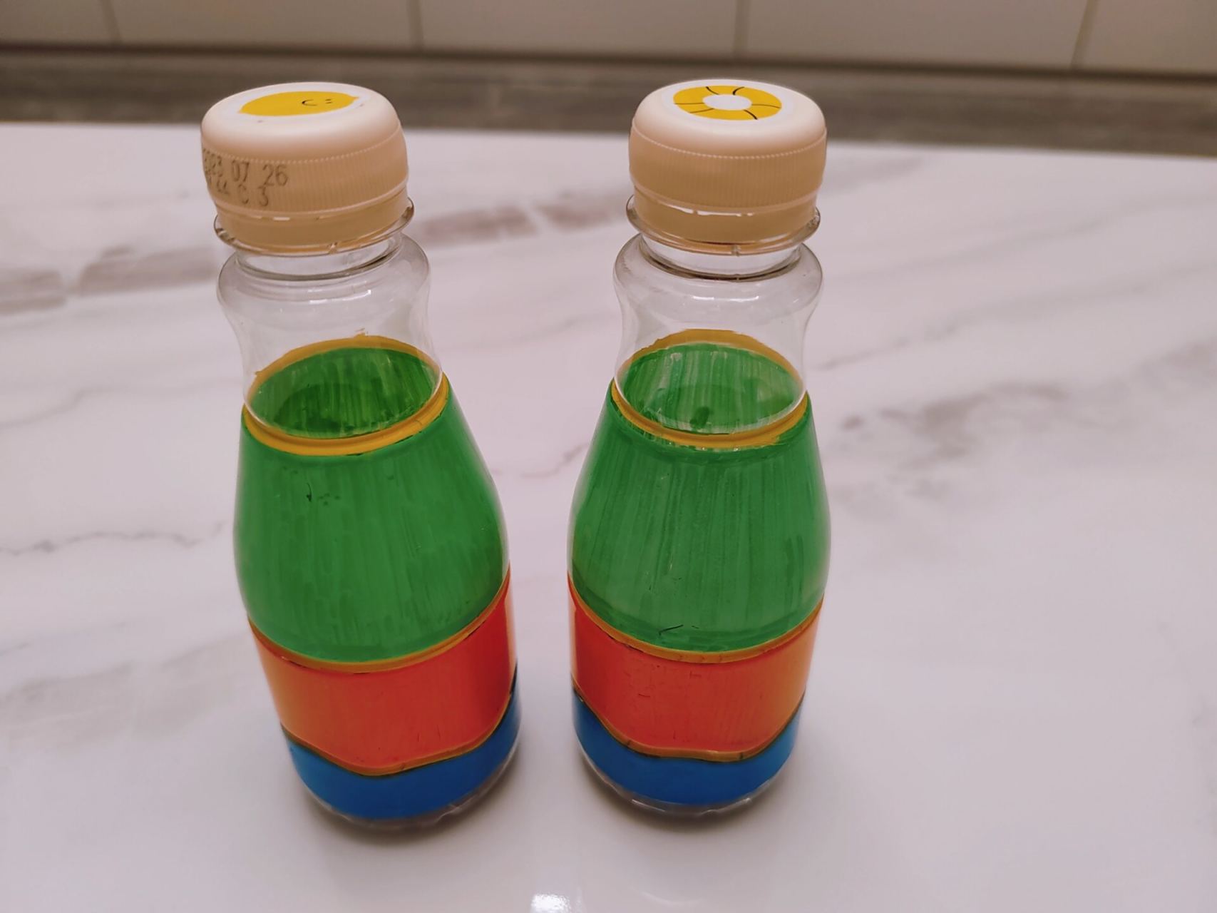 幼儿园作业自制乐器(废物利用) diy沙锤 用雀巢咖啡瓶做小沙锤 幼儿园