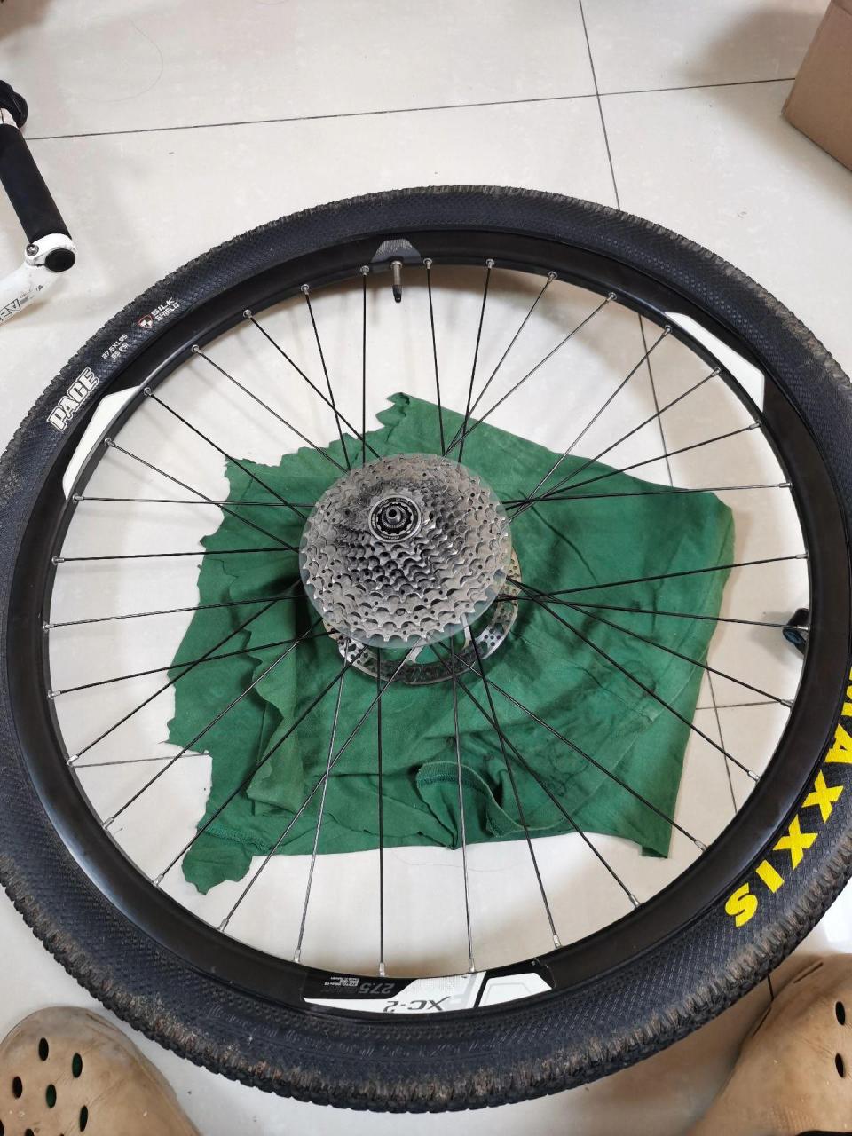 错怪了自行车大厂,原来这款塔基三个棘爪槽是不对称设计,只安装两个