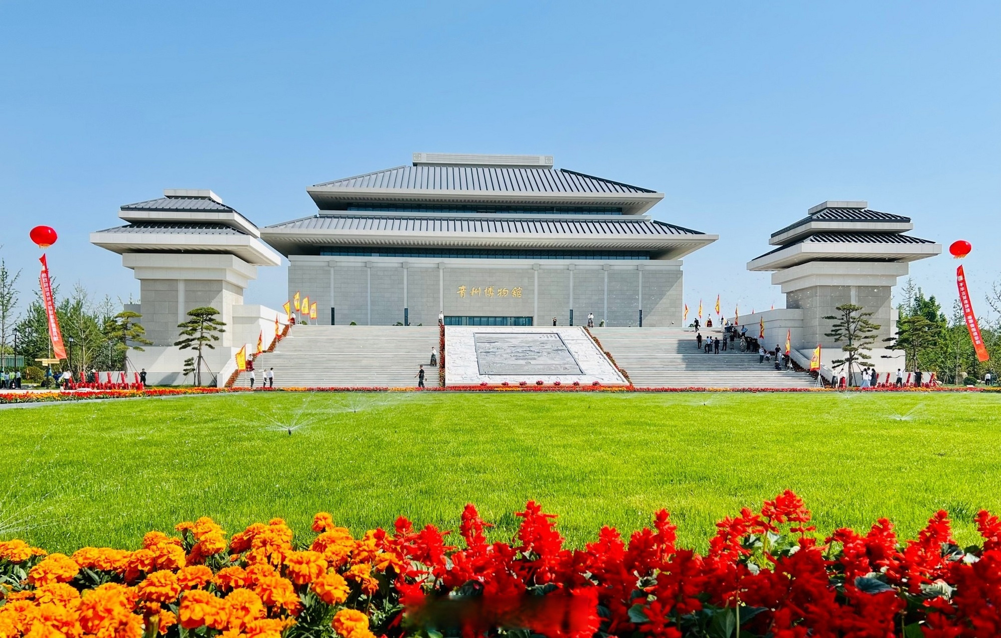 面向世界的邀约:青州新博物馆正式开馆 潍坊广电新媒体讯 一眼望千年