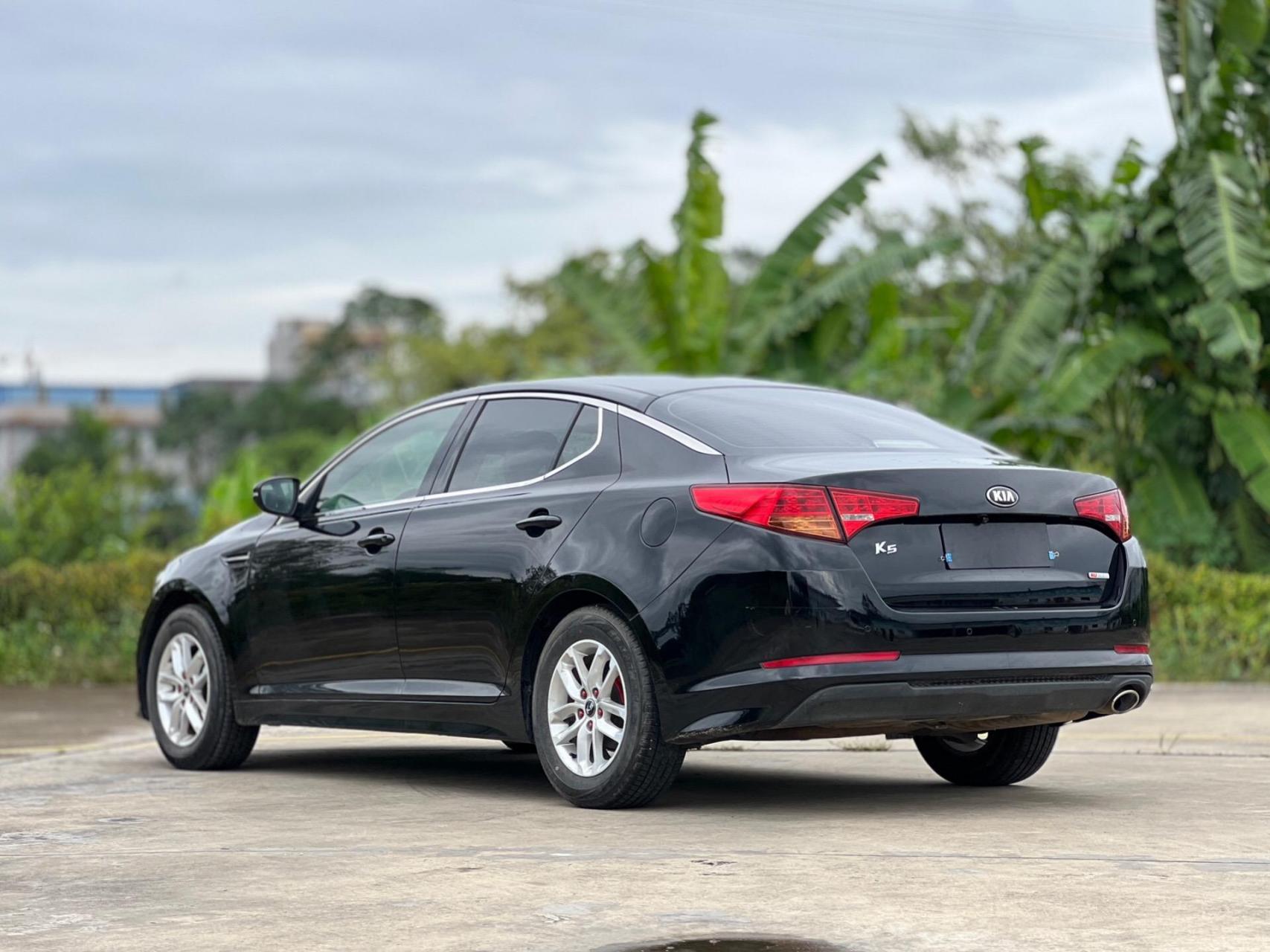 12年上牌,12款东风悦达起亚k5凯酷,2.0自动档gl版,配备的是2.