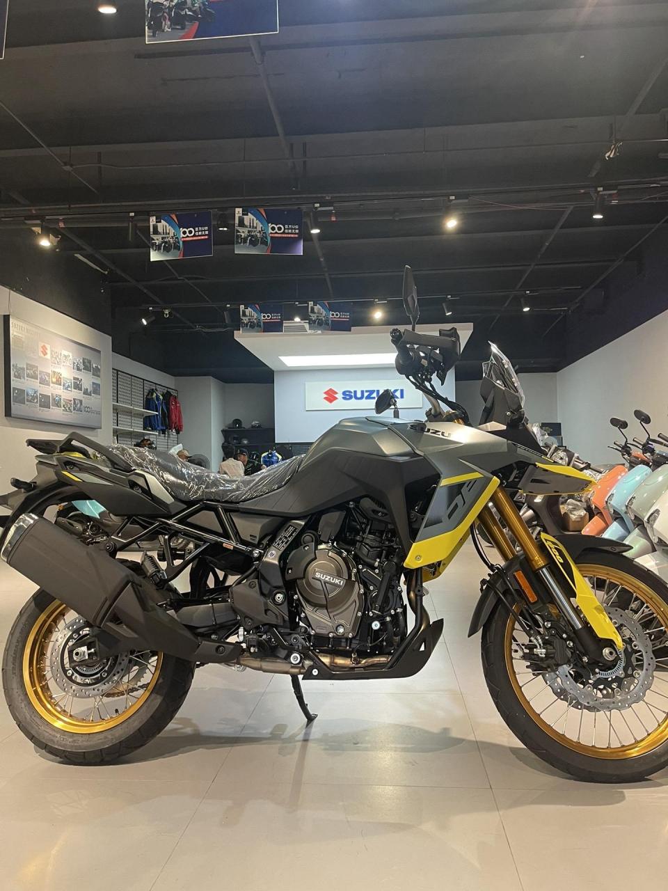suzuki vstorm800de.铃木中量级硬核拉力铃木 800de 机车