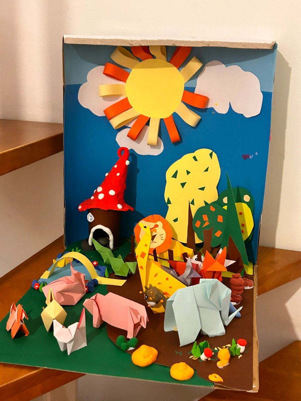 幼儿园老师布置了小宝们做一些小动物手工 于是我就和宝宝一起做手工