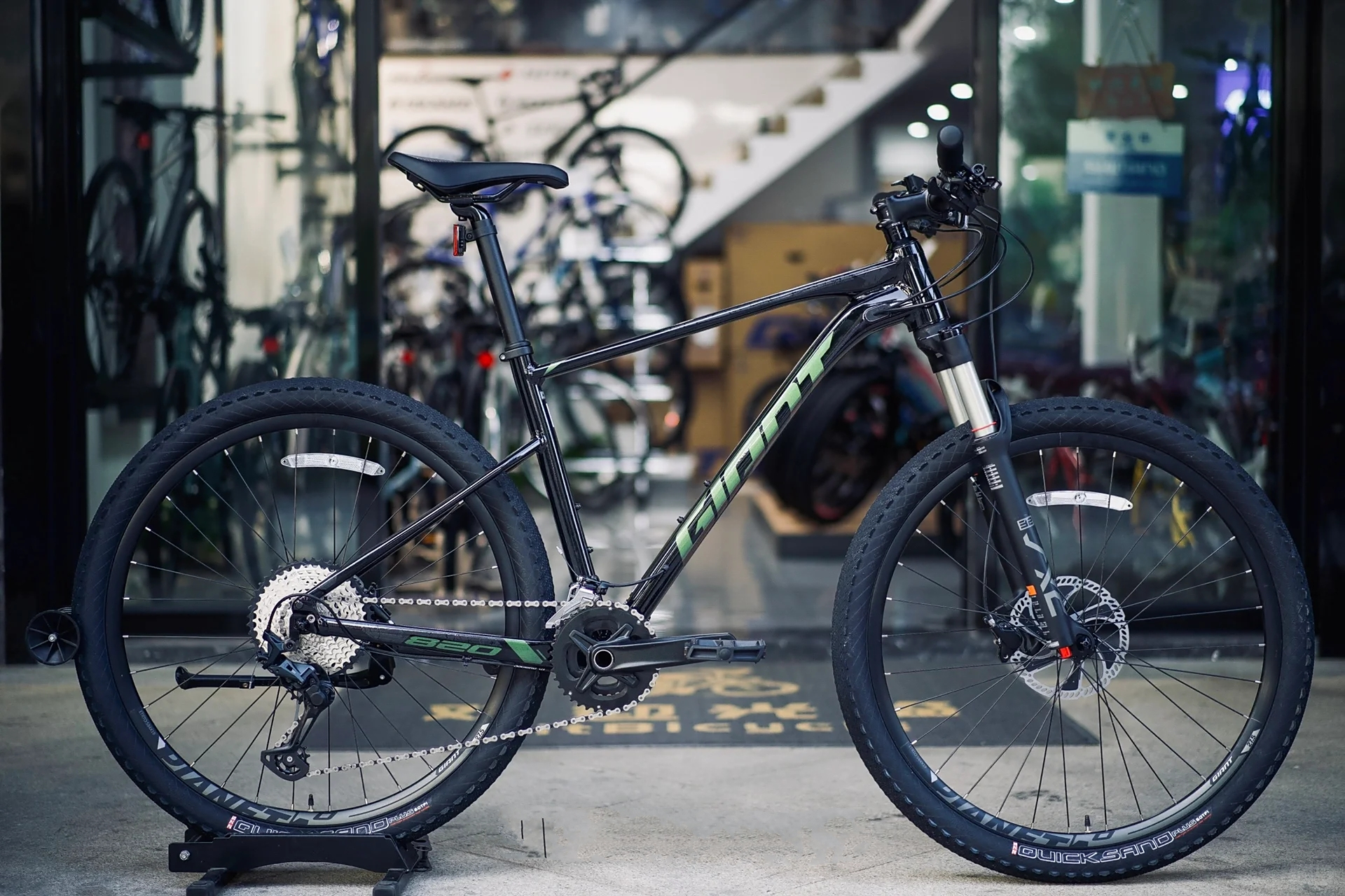 2024 giant xtc 820亮黑 giant xtc 820 【2024款亮黑】 售价5698