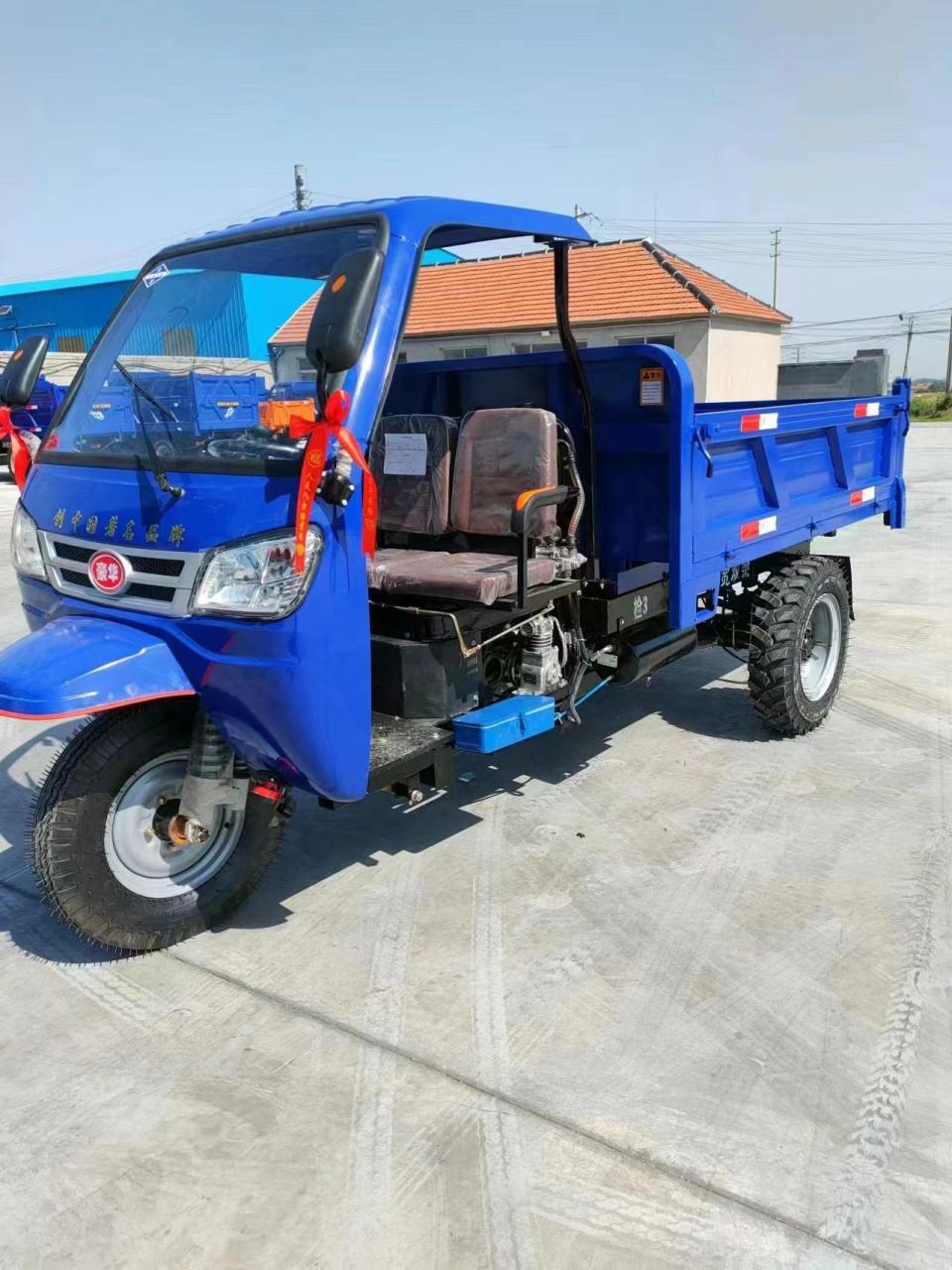 出售柴油三轮车一台全新载重3-5吨农民好.三开门车厢标准尺寸:长2.