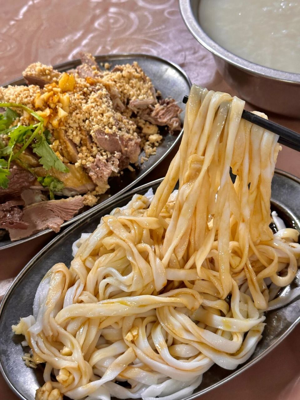 听朋友说茂名捞粉很出名 大晚上的也从酒店驱车半小时过来吃!