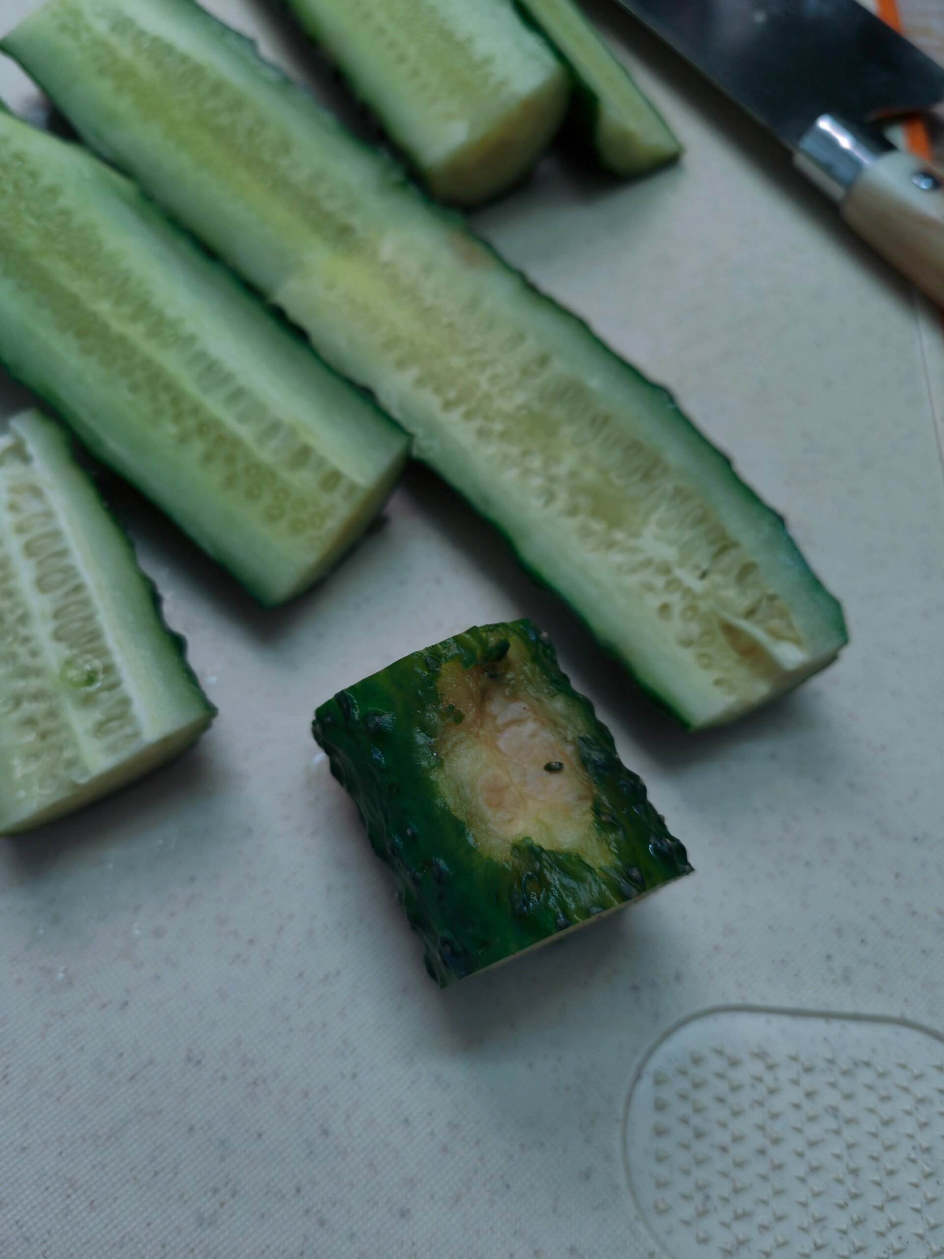 某大型超市买的坏黄瓜