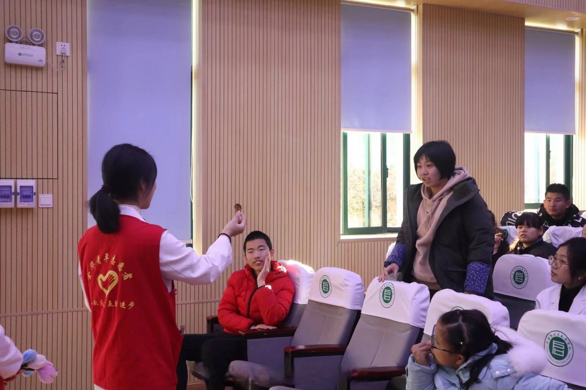 金华职业技术学院超话#金职新闻#  医学院特携手金华市特殊教育学校