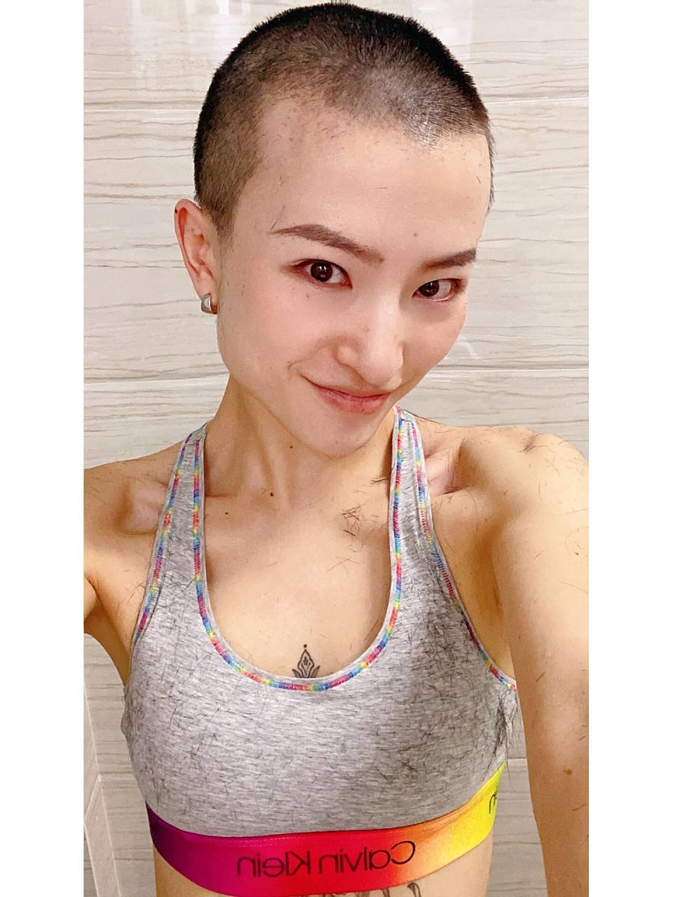 女生寸头 听网友说,女生一定要尝试寸头,于是我就自己推了07