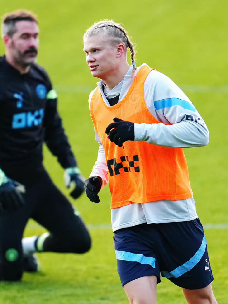 查收您的双马尾小哈 	 哈宝的照片总是这么出其不意[笑哭] 还真别说