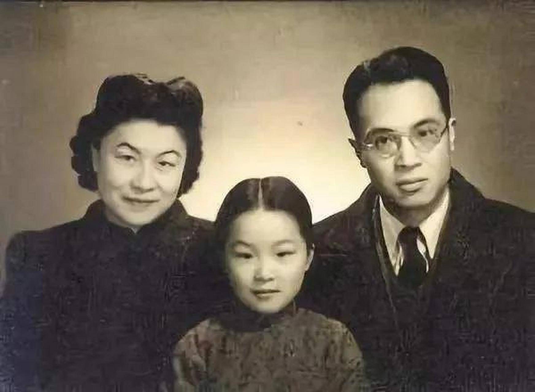 钱钟书说:"整个清华,叶公超太懒,吴宓太笨,陈福田太俗,没有一个有资格