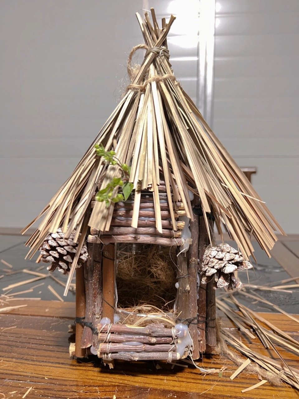 幼儿园手工鸟窝制作 小朋友说鸟窝要挂在外面,看谁的鸟窝坚持时间最久