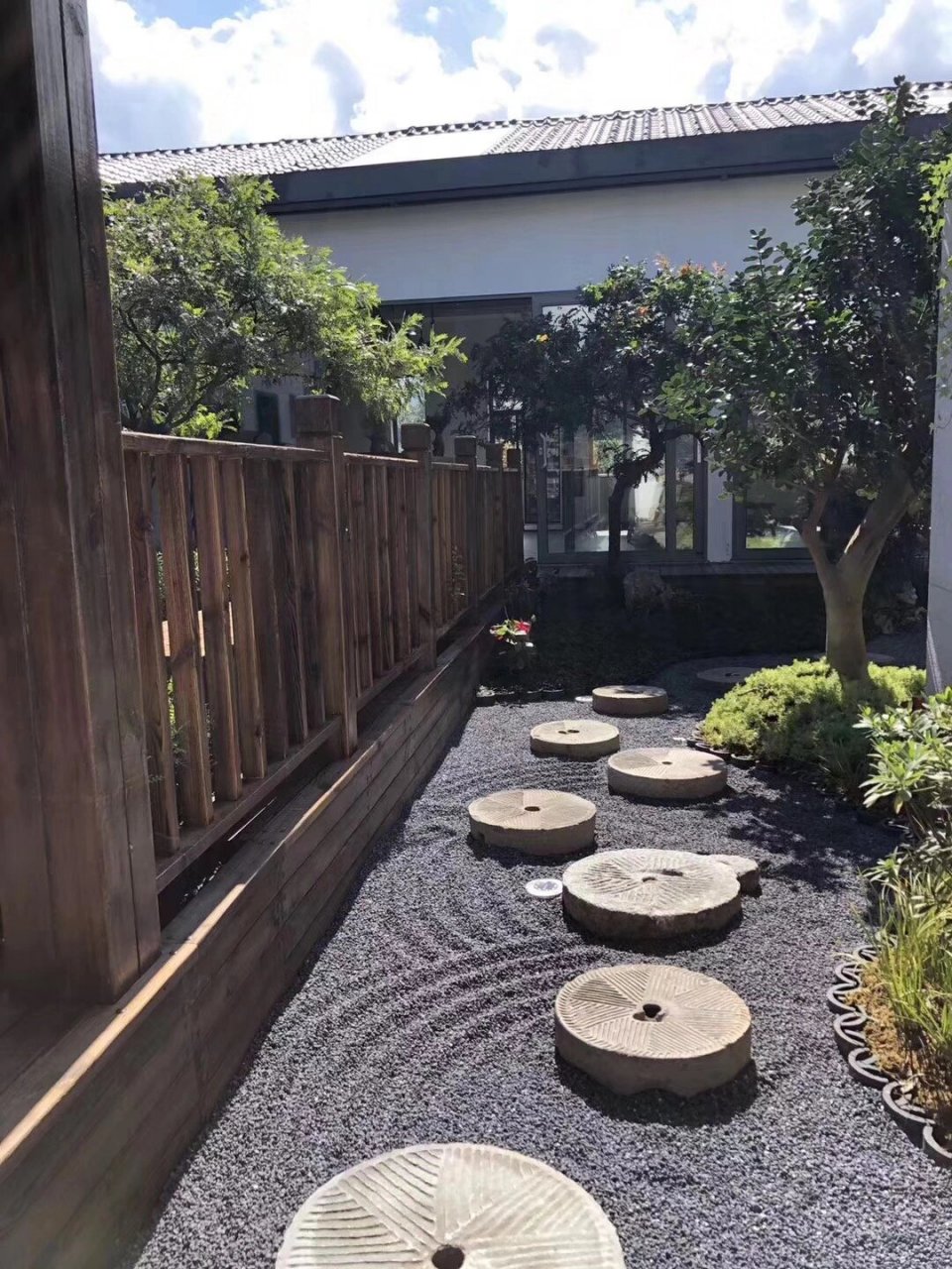 老麻石磨盘,园林景观,老石磨,尺寸有40至48 55至70的,厚4至8公分厚,有