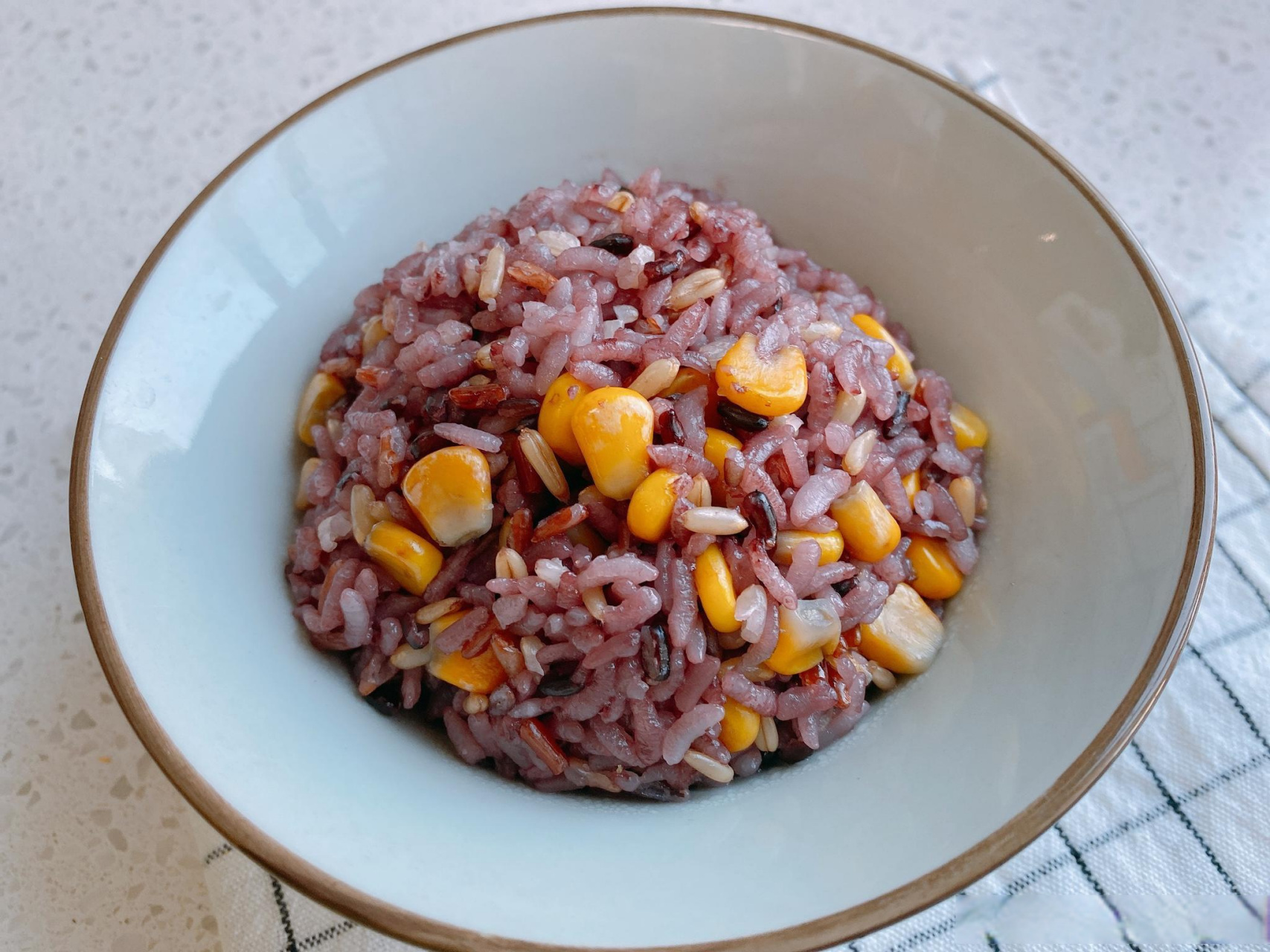 糖尿病病友吃主食掌握以下2个方法,餐后血糖更稳定:  1.