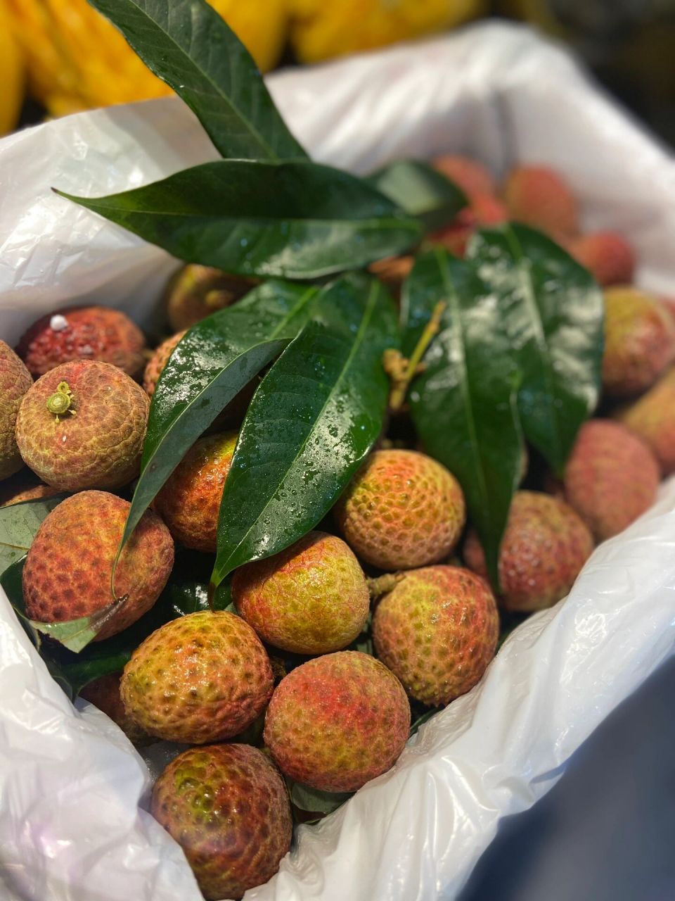 桂花香荔枝文案 入春95第一颗荔枝 桂花香荔枝7615空运抵达