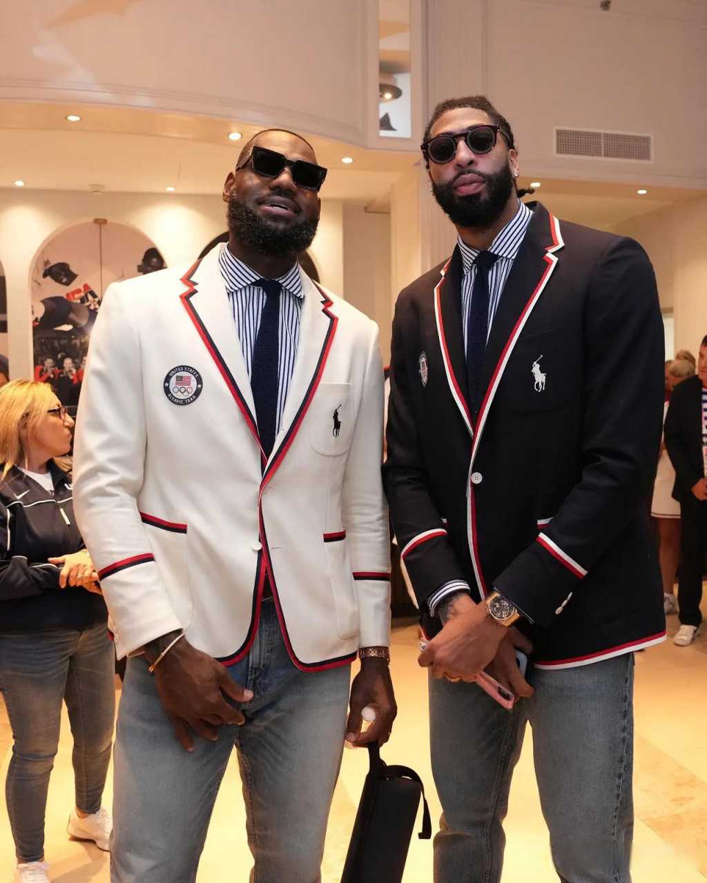 美国男篮出发巴黎奥运会开幕式  阿克伦king詹姆斯