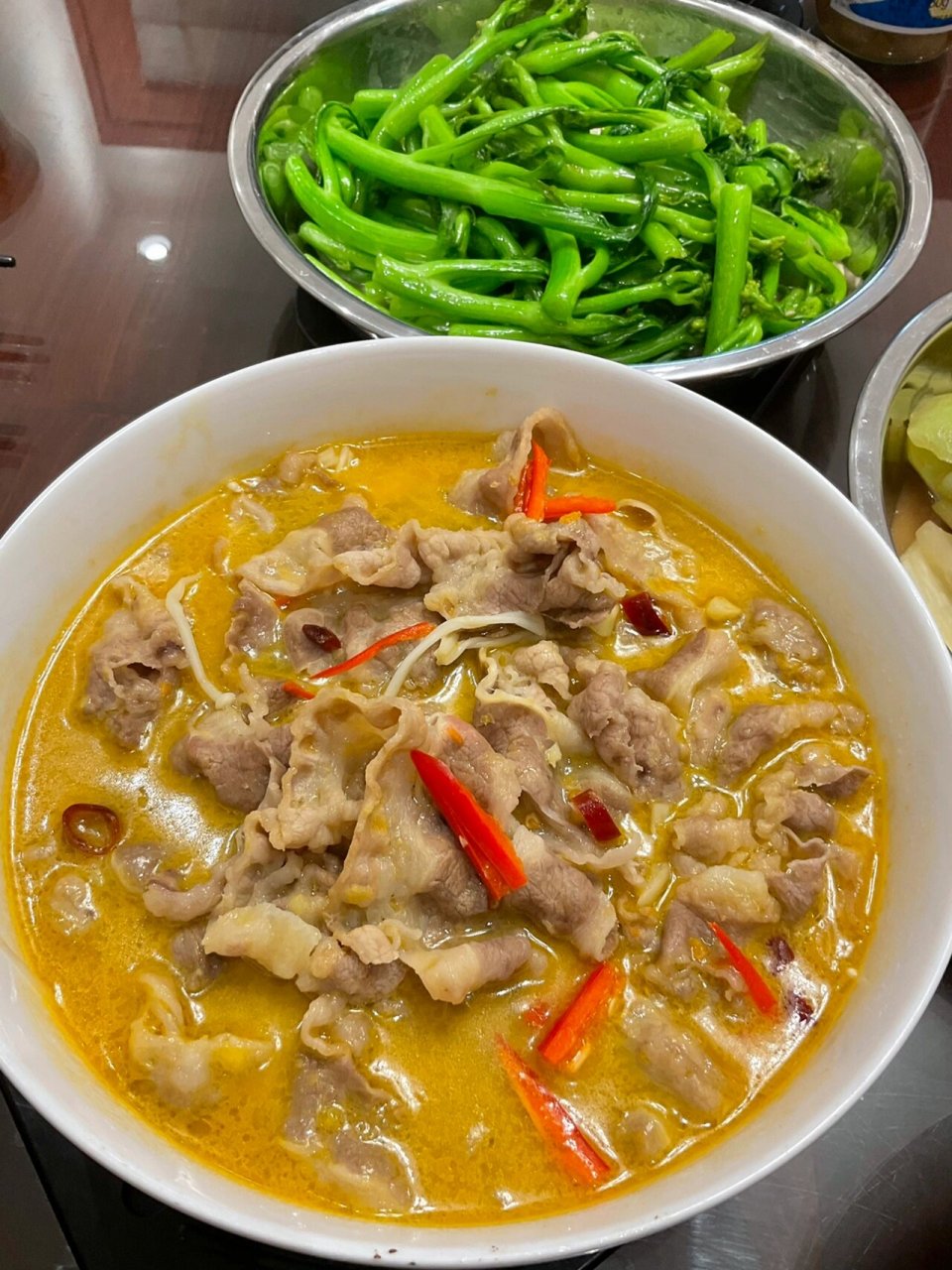 超下饭菜分享一下 姬松茸焖鸡 酸汤肥牛 牛肉湿炒瓜 蒸腊肠腊肉腊鸭