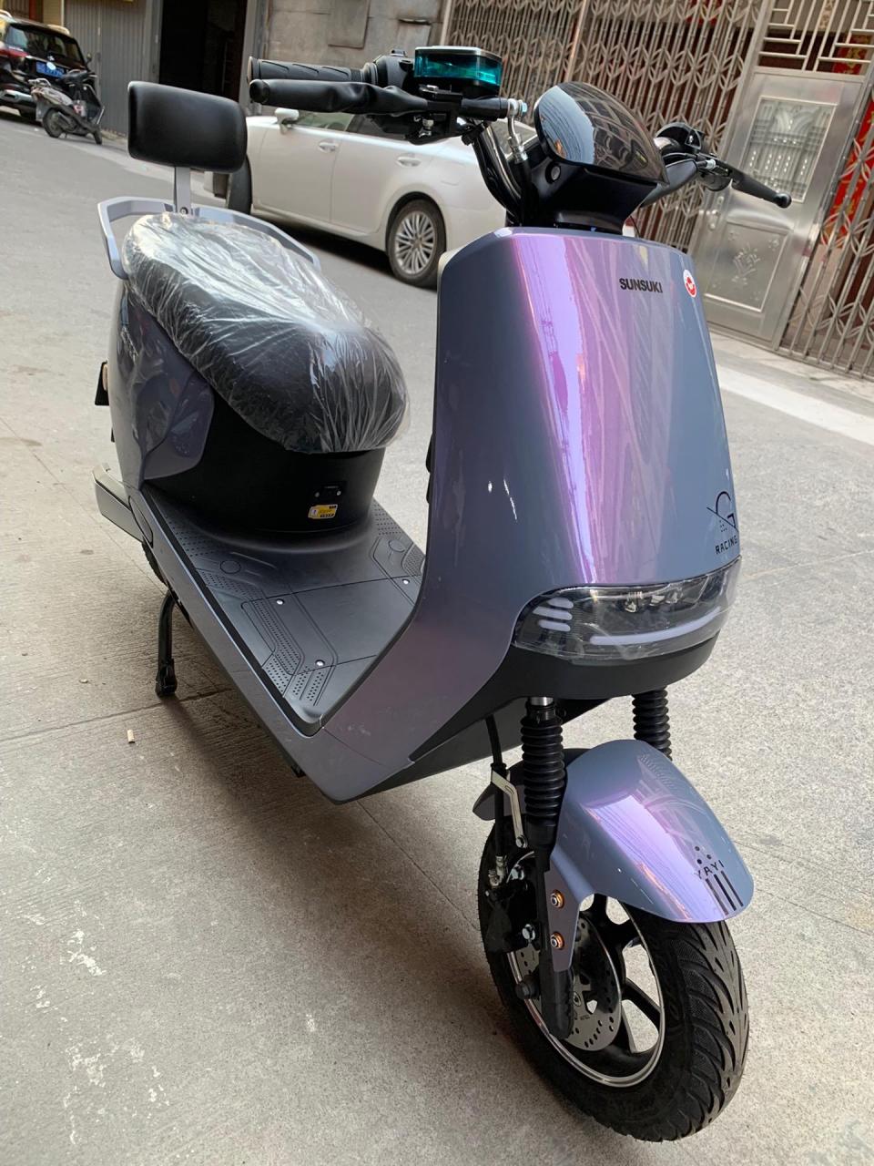 小绵羊5个超威电池直购价1799元.阳光铃木直购价2199元.