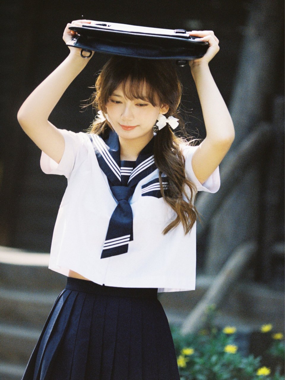 日系jk制服胶片写真|绝美的逆光少女感 我太喜欢这组照片了,简直绝了!