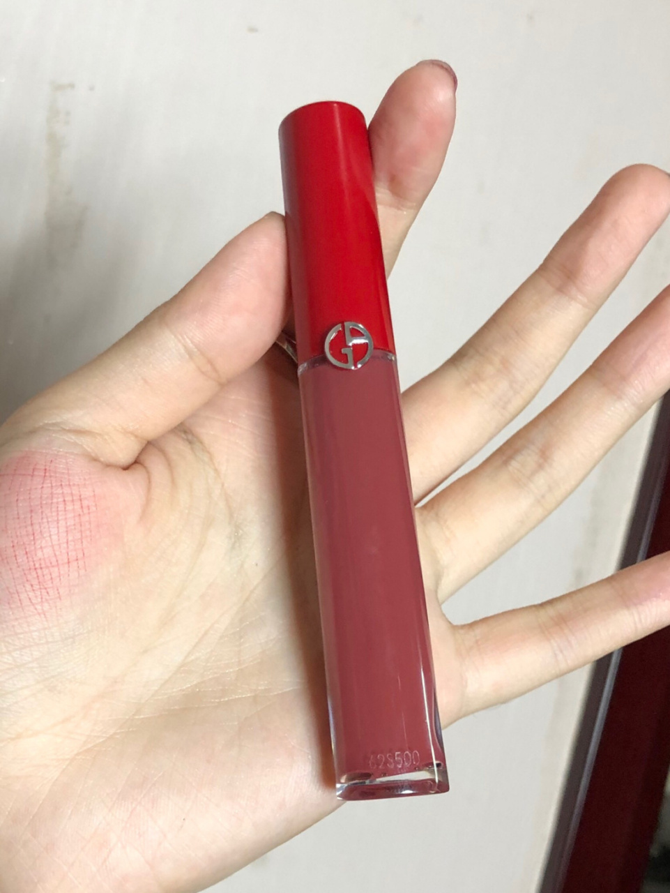 今天po一只超级好看的阿玛尼新色唇釉 7815#524 这支是我觉得上嘴