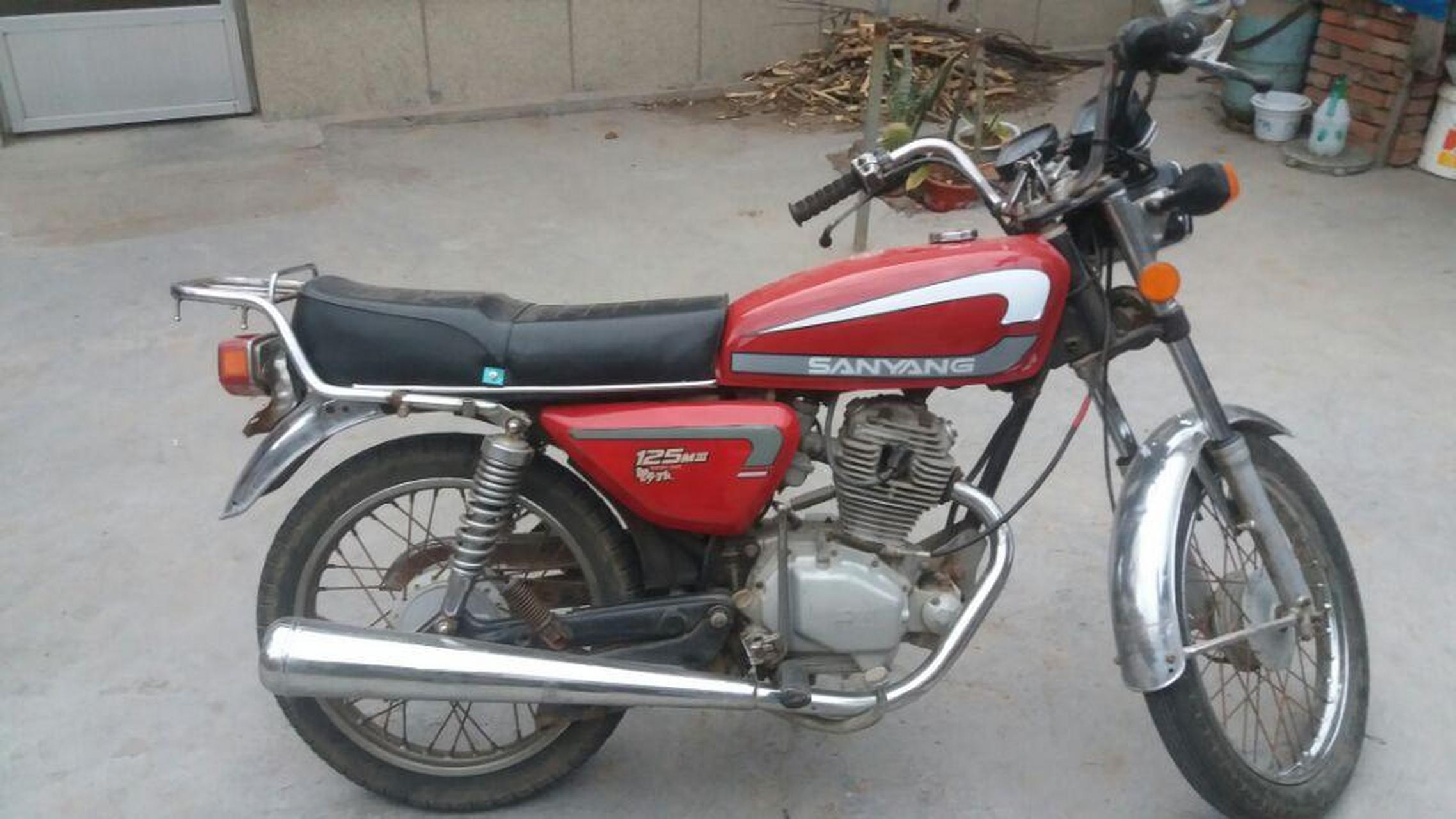 我迎来了一辆三阳野狼cg125,这辆摩托车曾经是我年轻时的瑰宝,是我