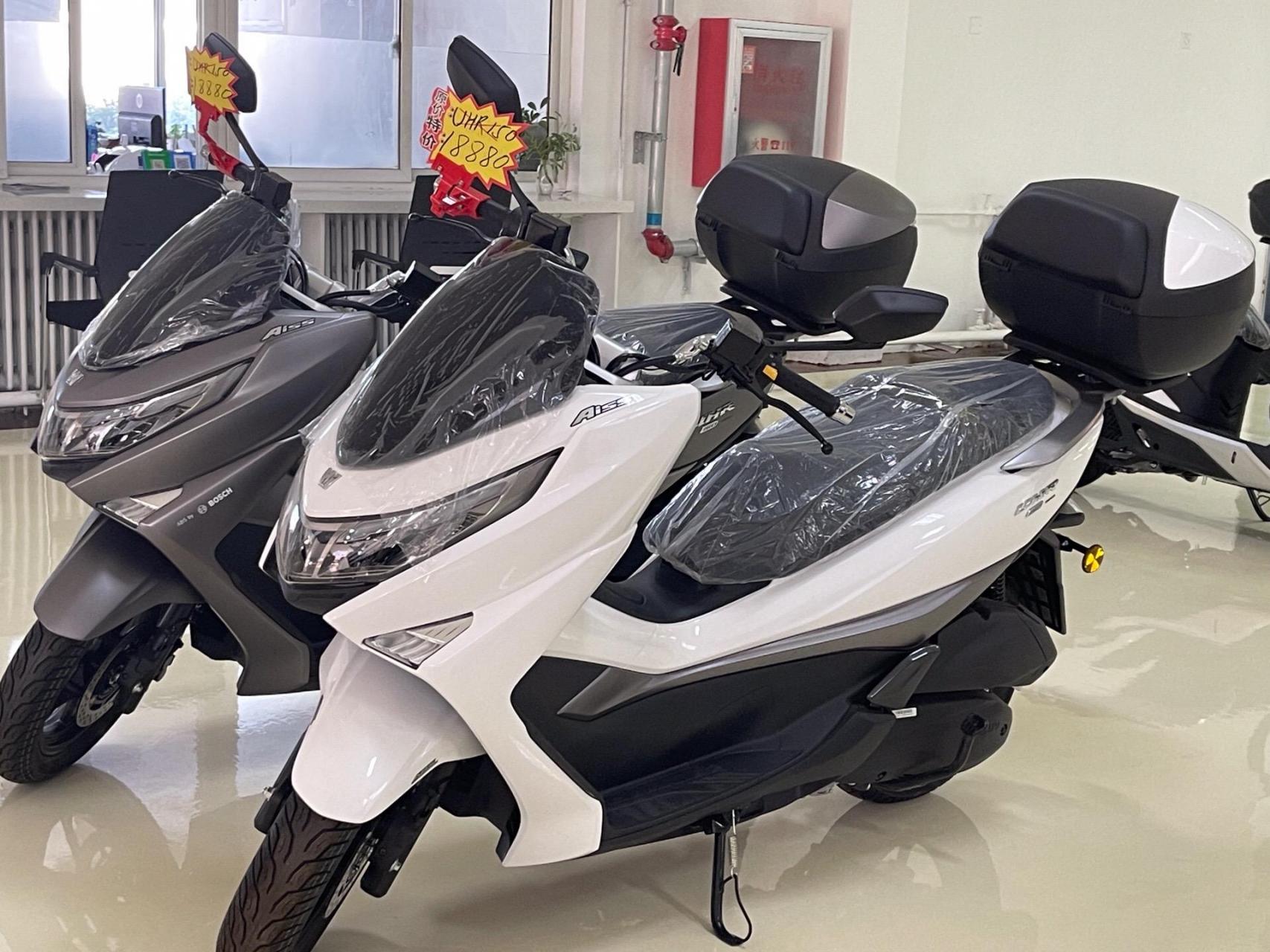 豪爵uhr150搭载150cc水冷引擎 智能启停 脉冲点火 博世双通道abs  无