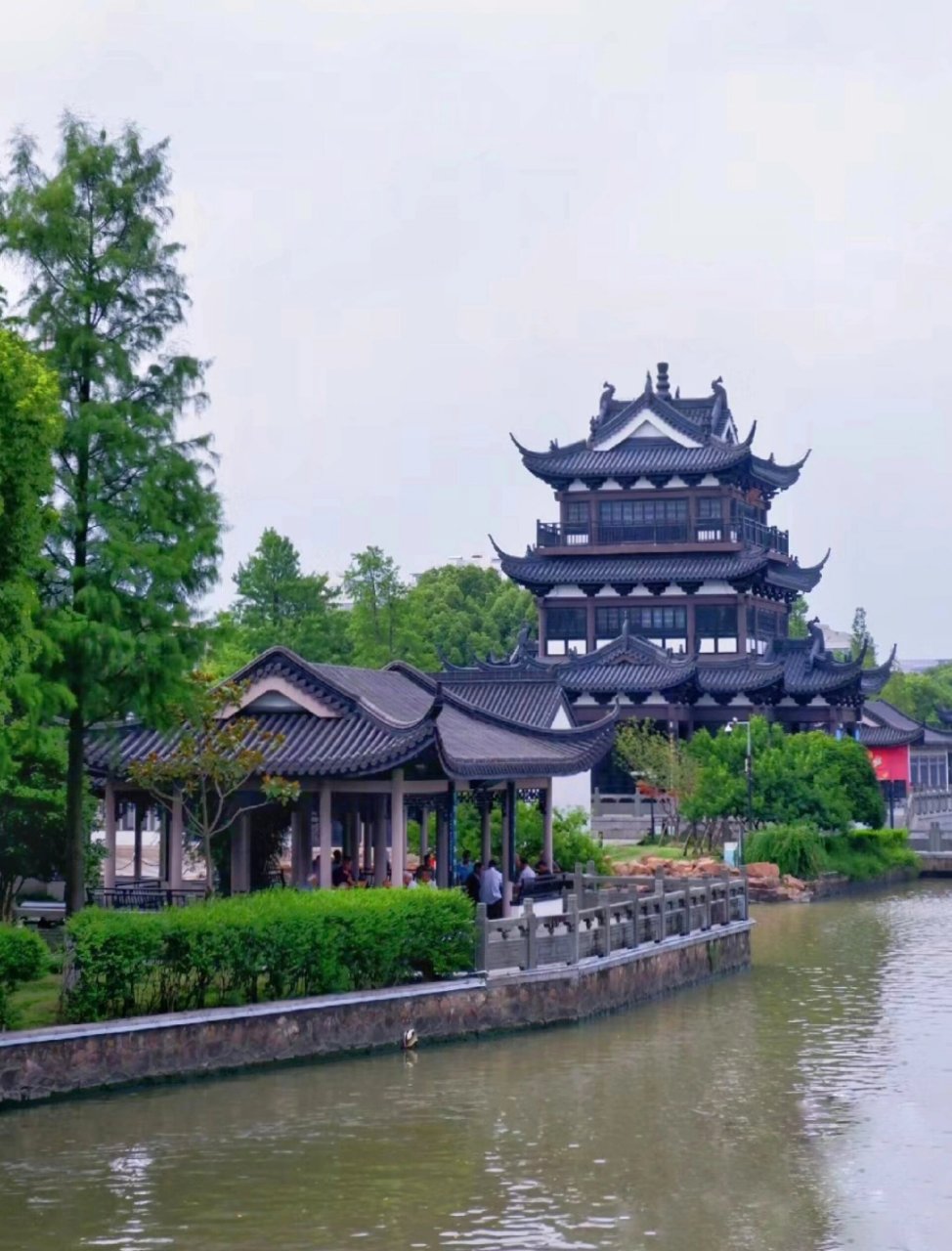 《平湖东湖景区》 东湖景区位于嘉兴平湖市区东侧,总占地面积62.