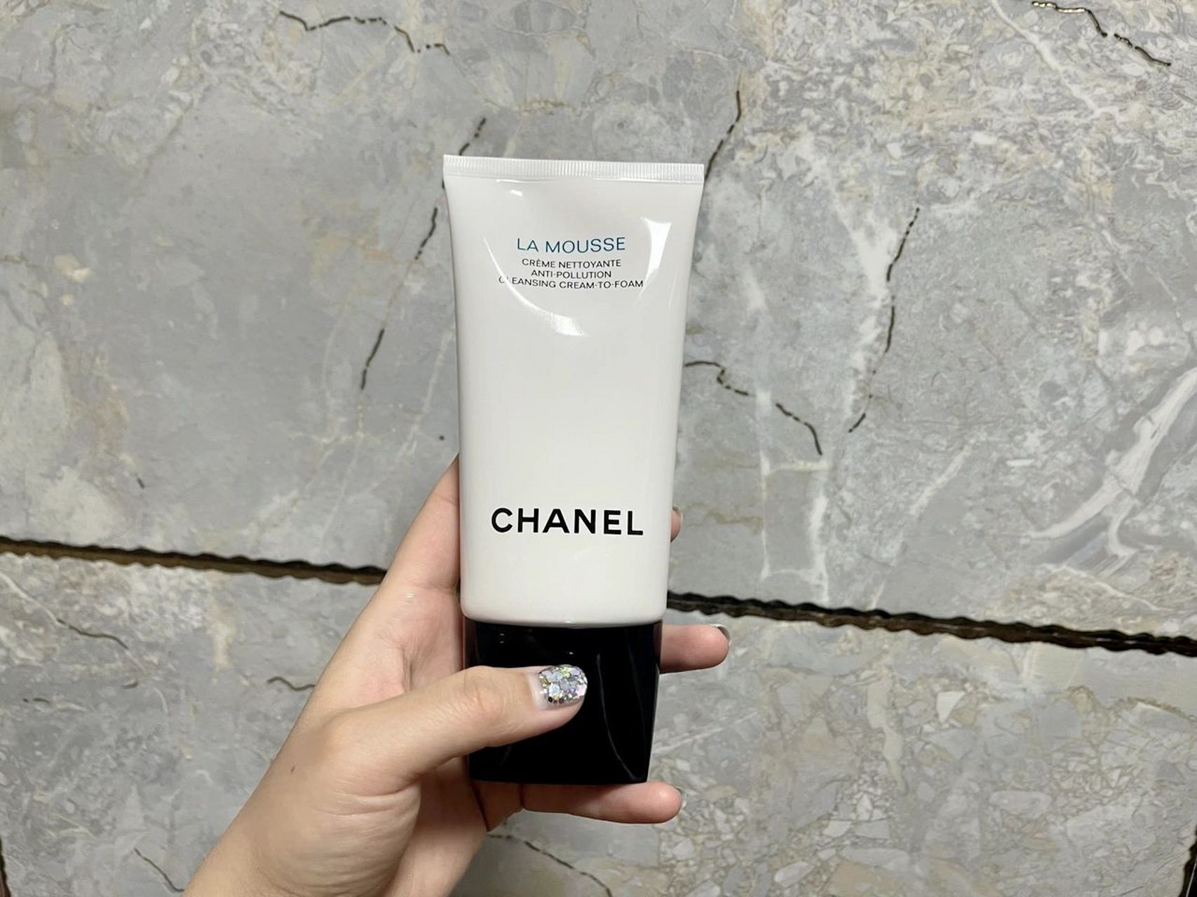 香奈儿山茶花洗面奶(附使用步骤) 山茶花这只洗面奶是我最近的爱用物