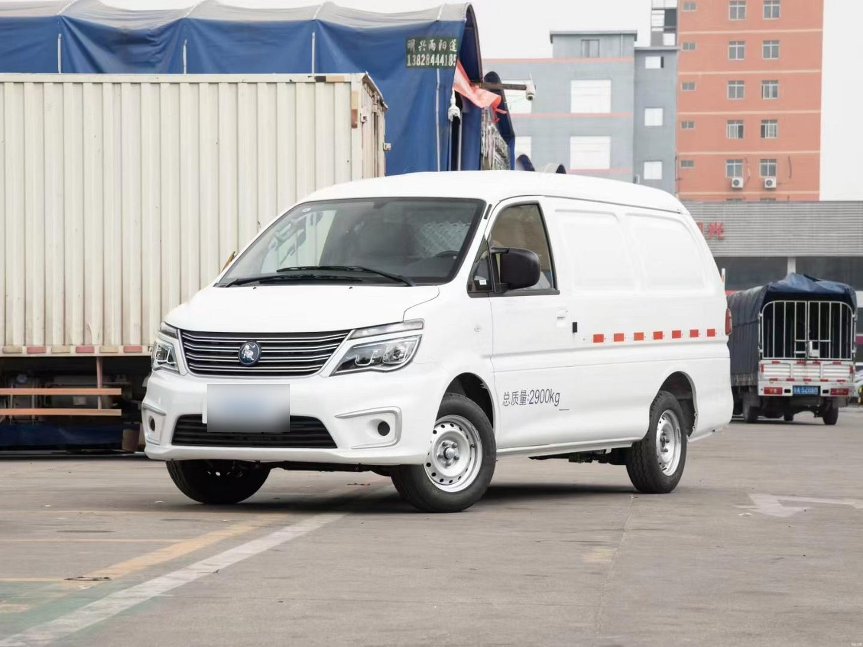 货拉拉纯电车型到店了 东风风行菱智m5ev两座厢式版 车长5145,车宽