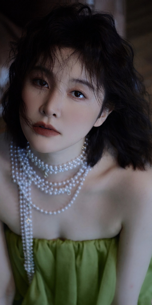 崔心心初冬绿裙壁纸写真