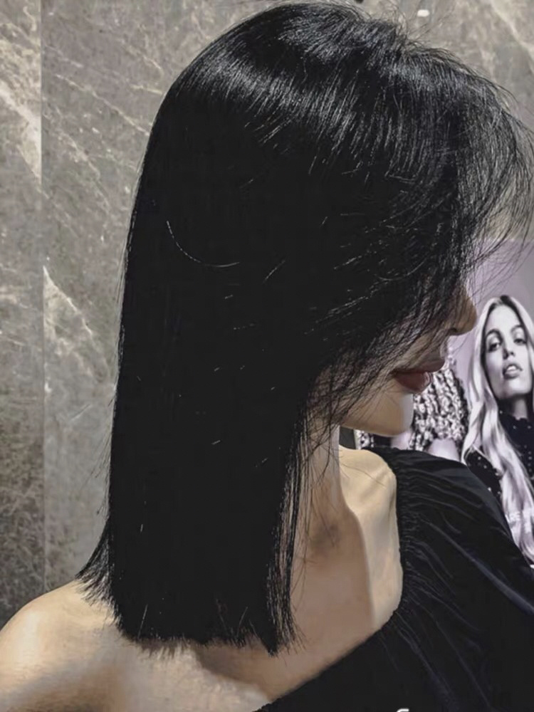 染黑色头发会不会不自然呢