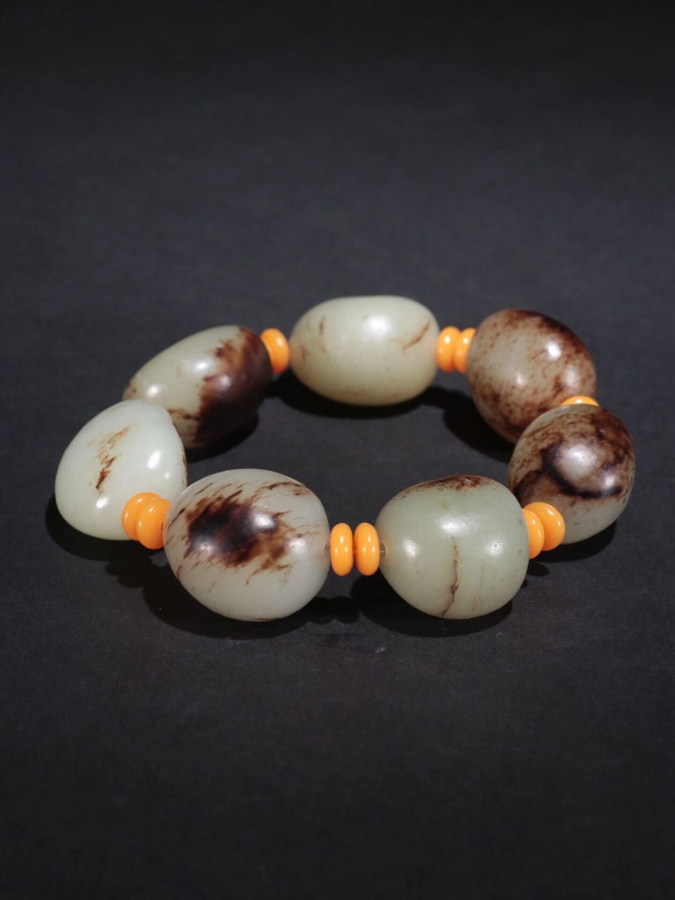 旧藏 和田玉黑皮籽料原石手串 规格:长2.7cm宽4.5cm重138g