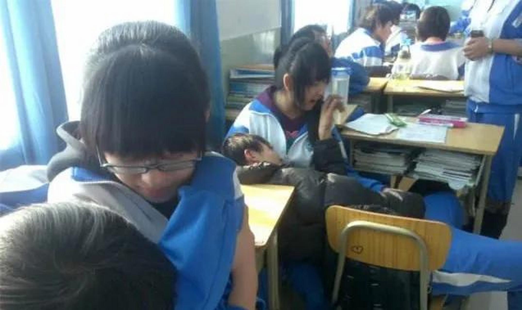 官方引导小白互助小组 3年级的小男生,今天回家告诉我,他和一个同学订