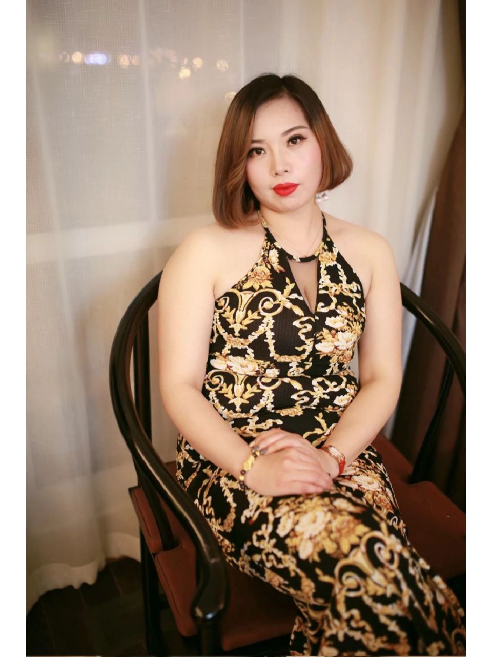 40多岁的成熟女人,妩媚动人,风韵犹存 40多岁的成熟女人,妩媚动人