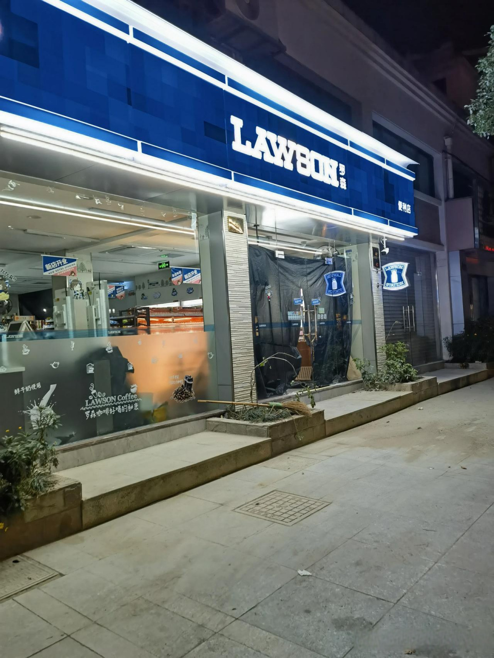 罗森是一家特许经营连锁式便利店,一般还只在大城市里才有,如今黄岩