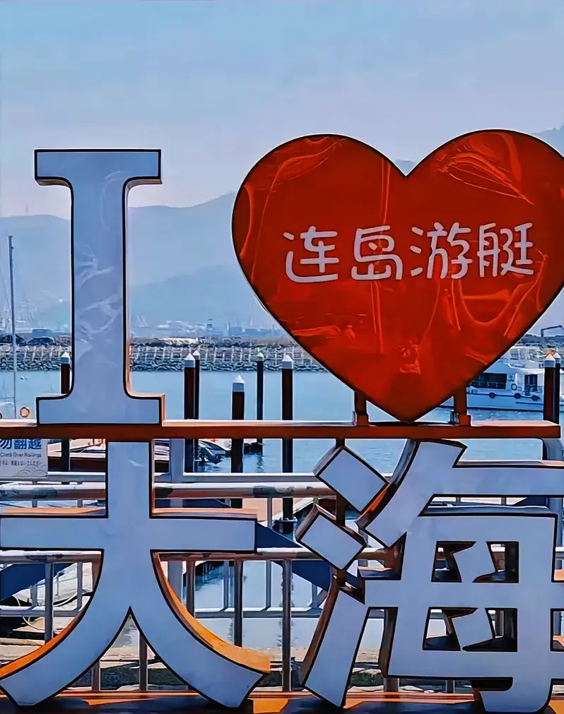 很喜欢的一段话:换个角度看风景,你会发现美无处不在,换个心情看人生