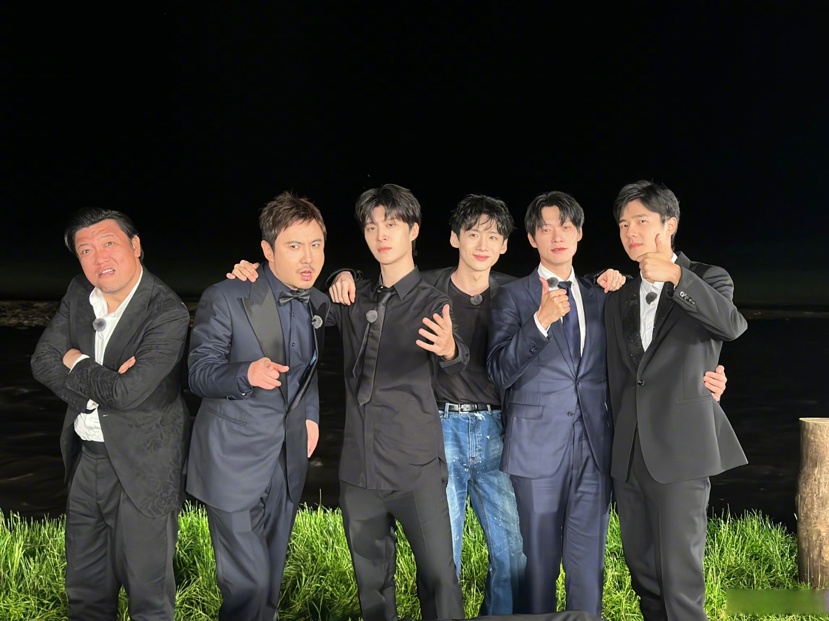 金晨晒中青年显眼包合影#  哥儿几个都穿上西装了啊hhhhh,整挺帅[三