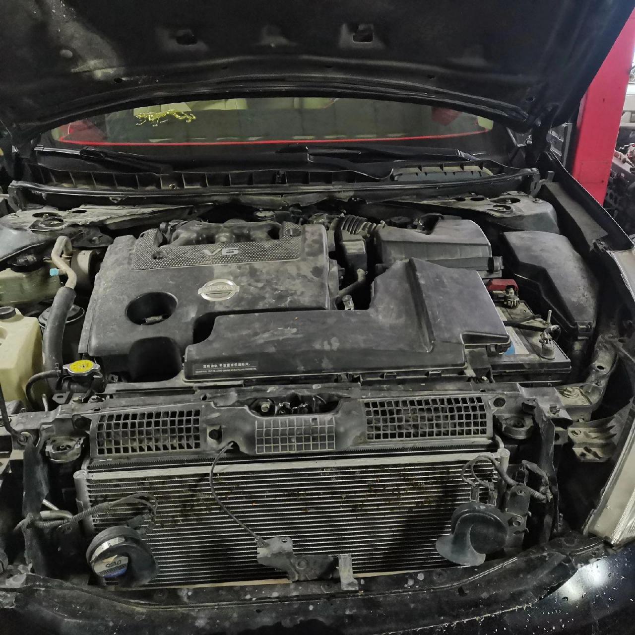 09日产天籁v6换皮带涨紧轮免拆方向机助力泵