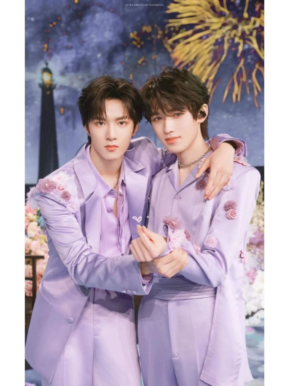 《烟花升停在星夜》文轩壁纸来啦～       宝子们注意 还会更新哦