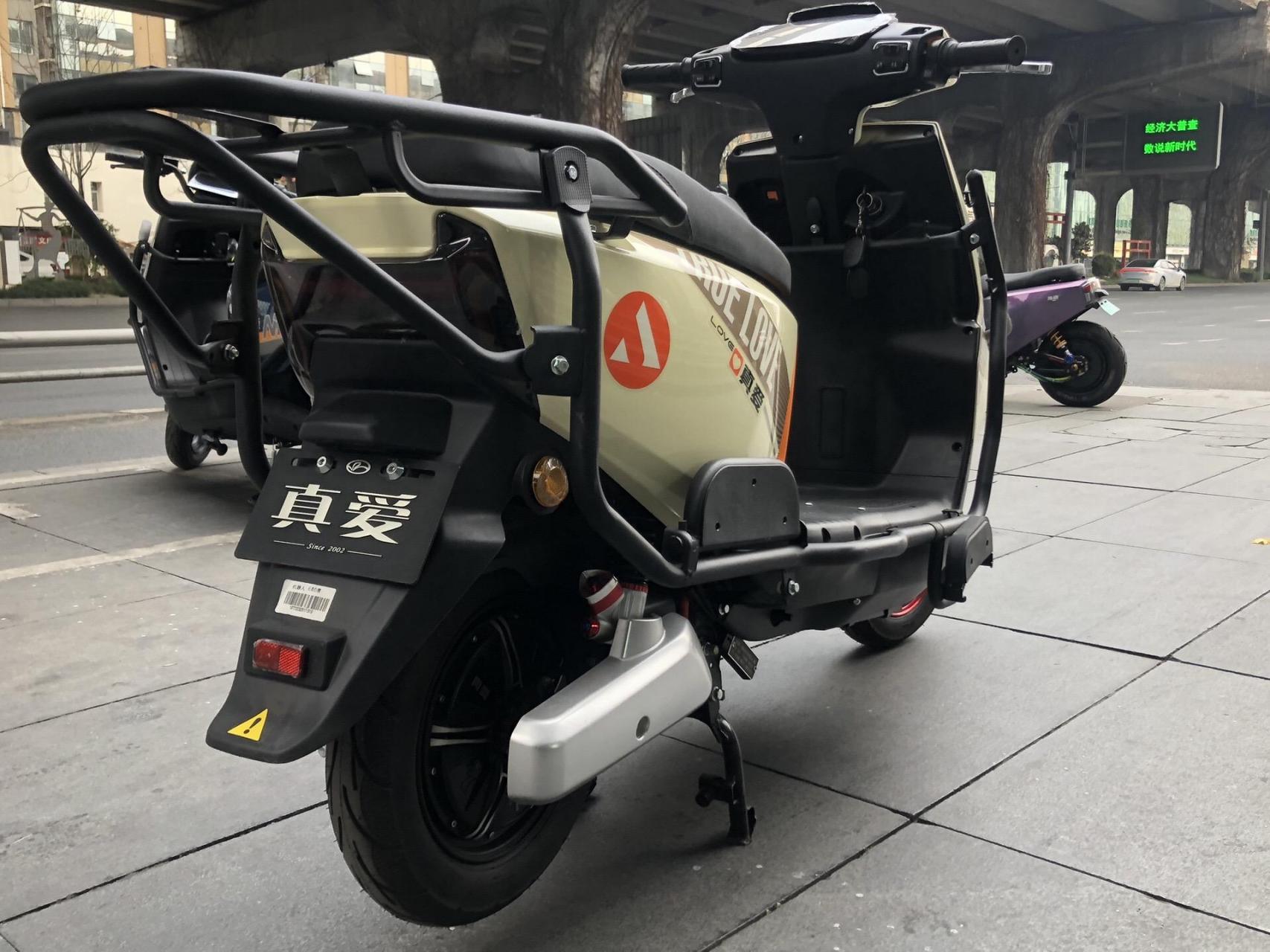 全新真爱新款电动车外卖家用都合适,速度65码,续航70公里