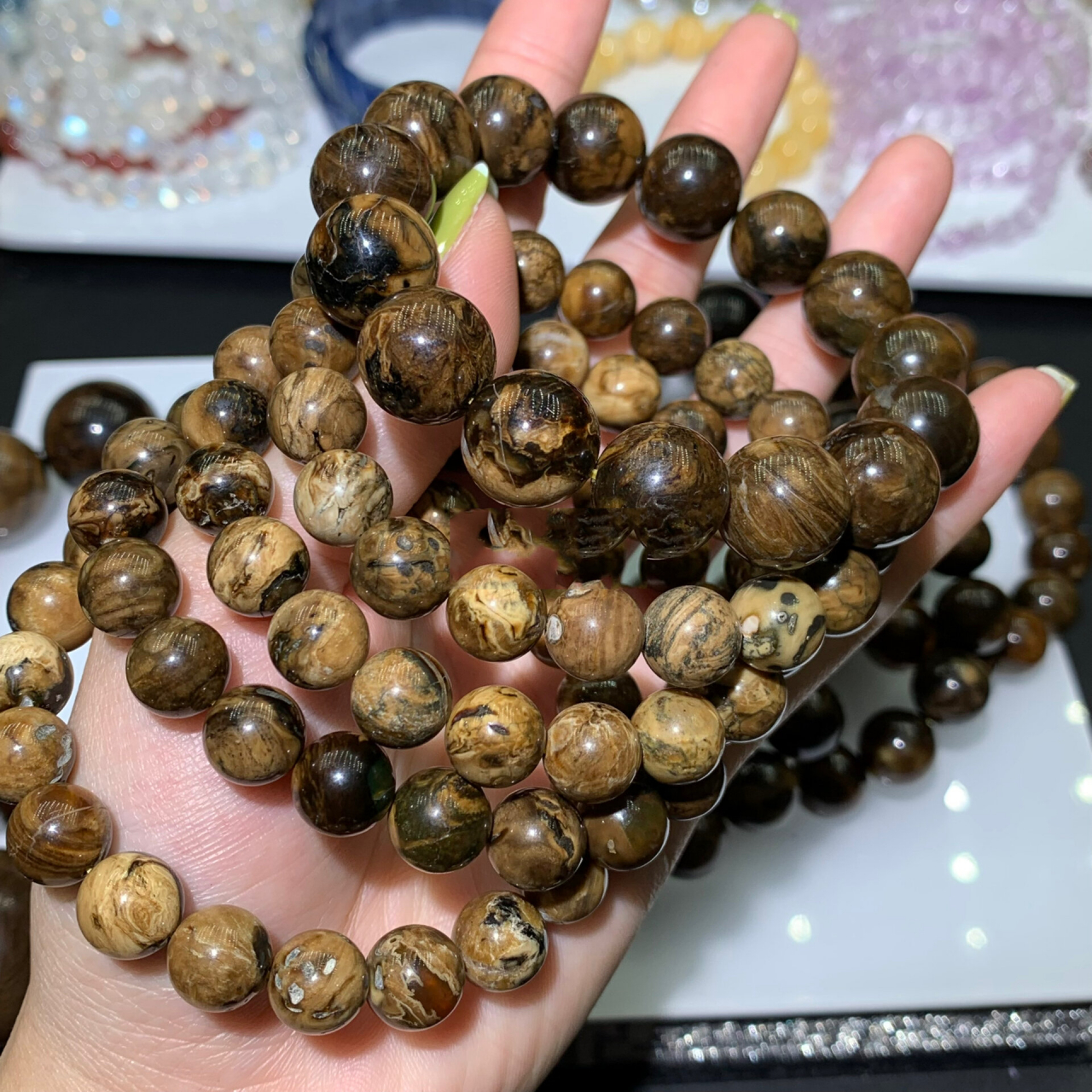 所以冠以"珀根"一名,随着缅甸琥珀在国内的追捧,珀根也越来越受广大