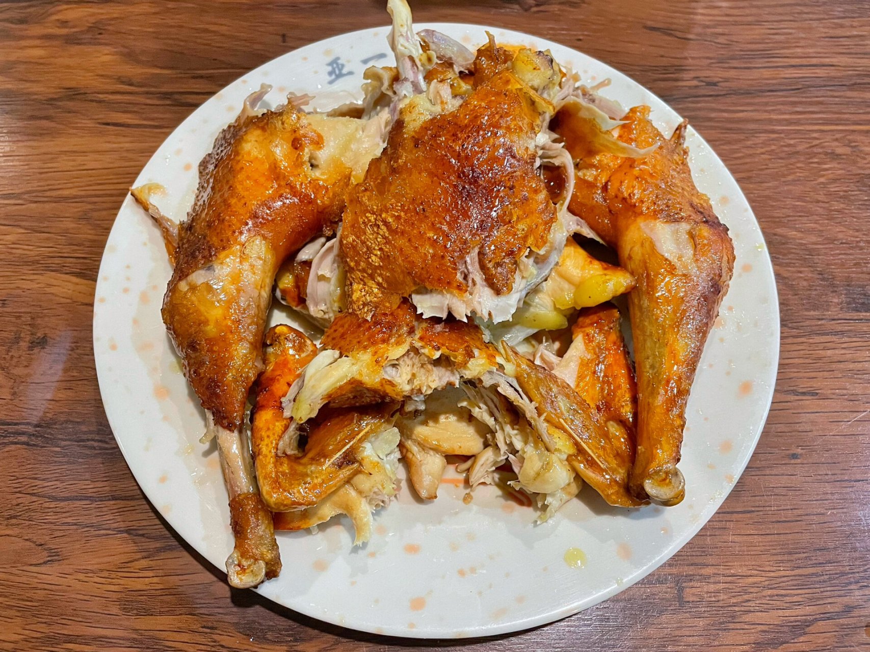 荔枝柴烧鸡 深受两广人喜爱的荔枝柴烧鸡,选用优质散