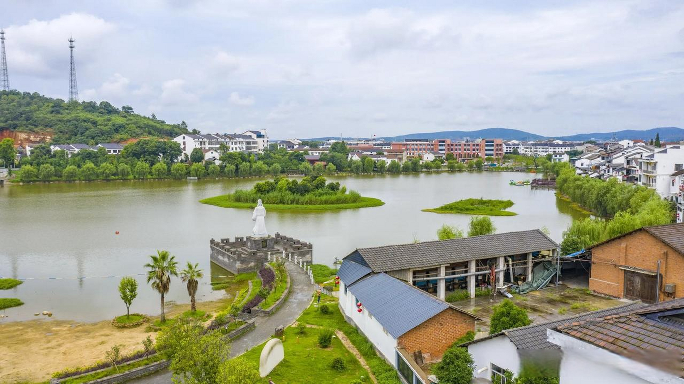 津市市的肖家湖生态文化公园,也是绝美的小众打卡地,走进公园,满眼都