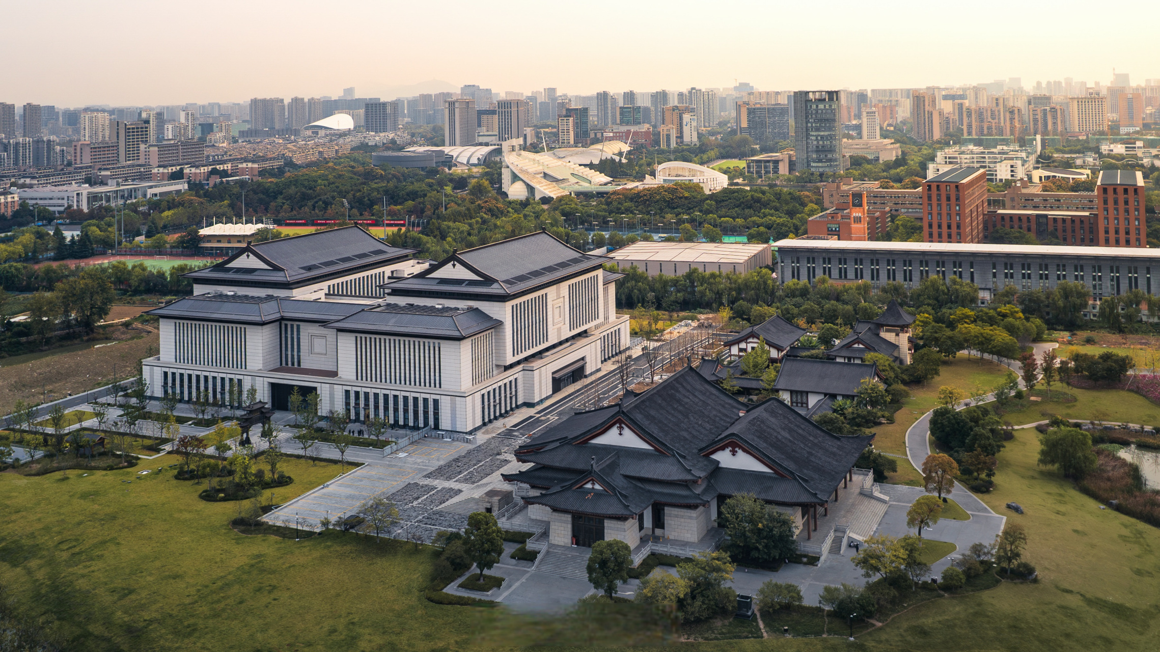 【浙大图书馆主馆美图放送来啦】#浙江大学图书馆新主馆今日试开馆